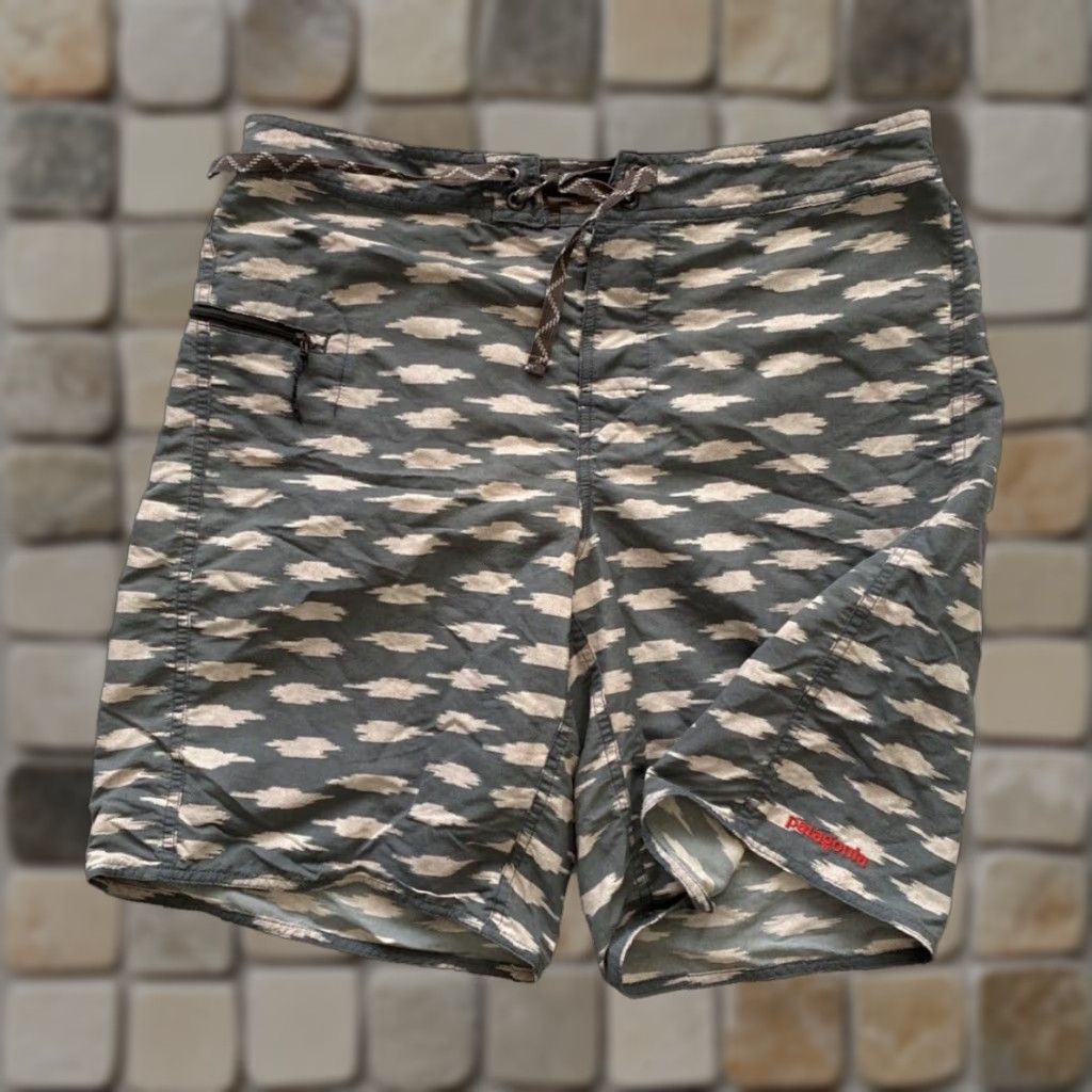 Patagonia Men's Patagonia Wavefarer Board Shorts 9" Sz 35 Size US 34 / EU 50 - 1 Thumbnail