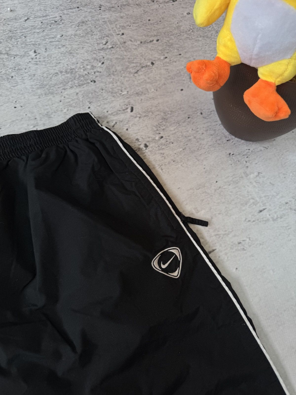 Nike × Vintage NIKE NYLON VINTAGE Y2K OVERSIZE BAGGY FIT PANTS SWEATPANTS Size US 32 / EU 48 - 5 Thumbnail