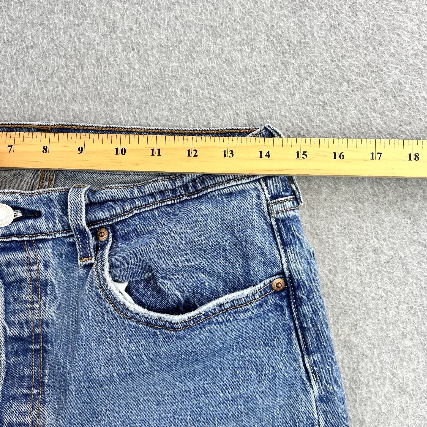 Levi's VINTAGE Levis 501 Jeans Womens 31x26 Blue Medium Wash Straight Leg Denim Casual Size 24" / US 00 / IT 34 - 2 Thumbnail