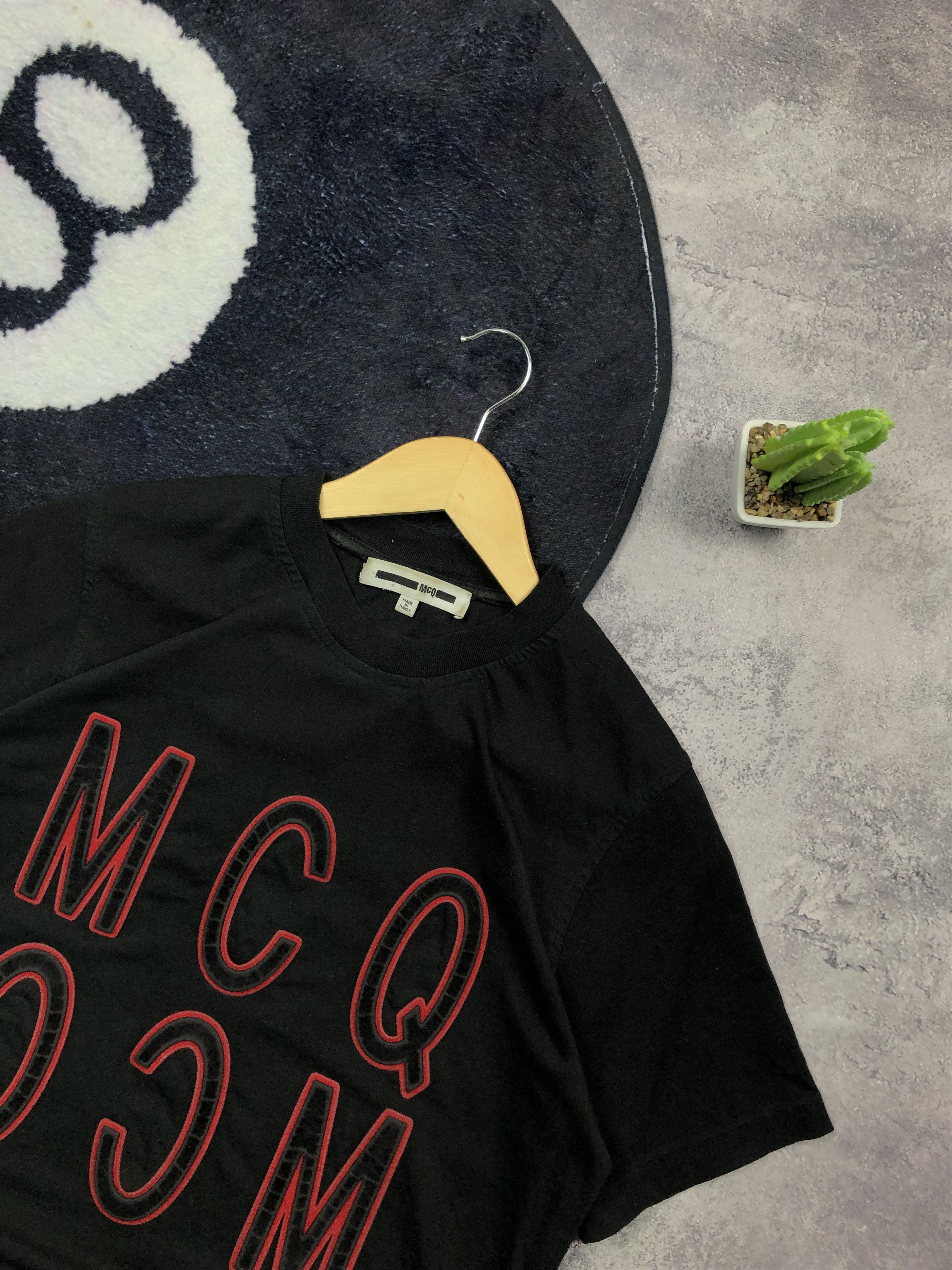 Alexander McQueen ALEXANDER MCQUEEN Big Logo MCQ Streetwear Hype Tshirt S Size Size US S / EU 44-46 / 1 - 4 Thumbnail