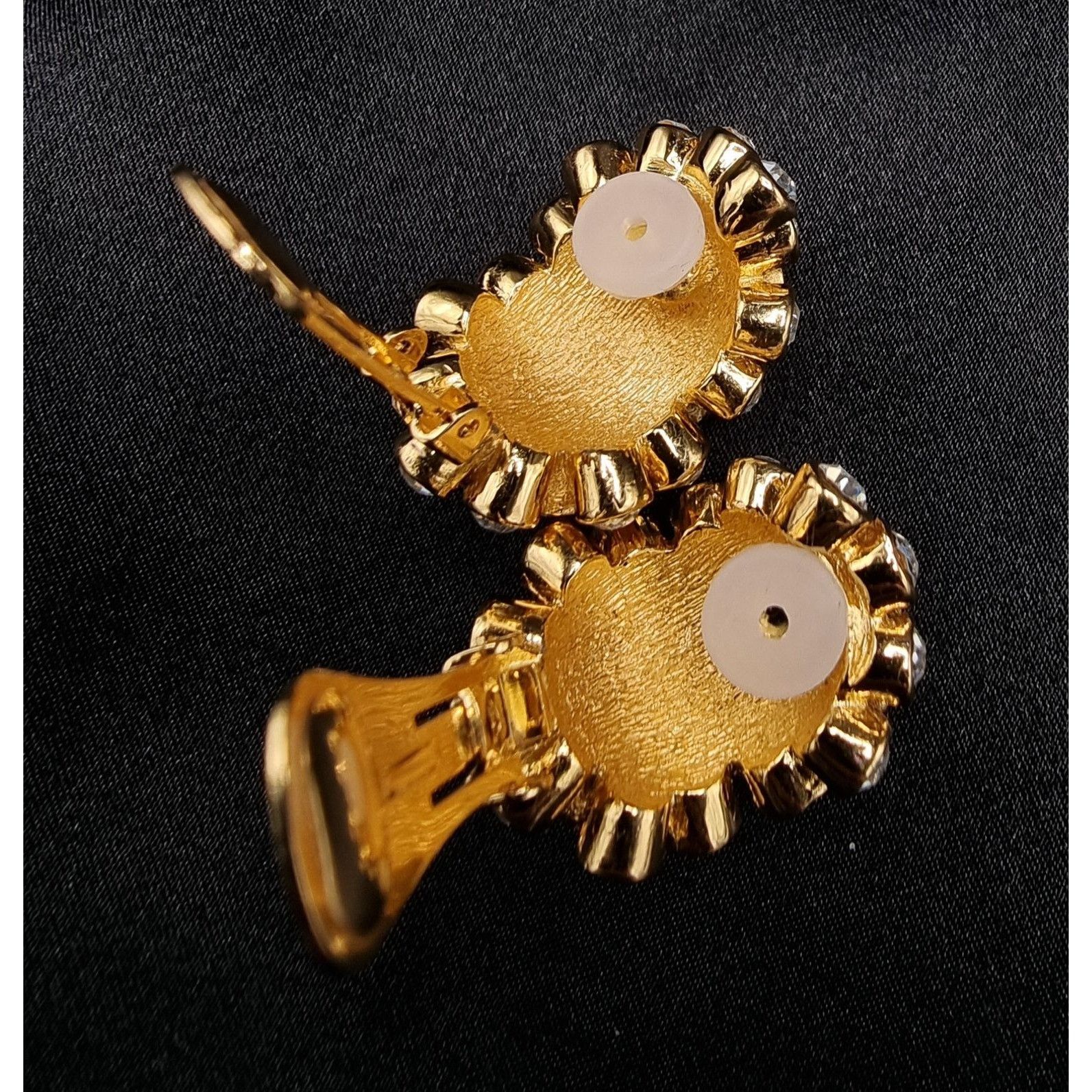 Vintage Rare Find Vintage CHRISTIAN DIOR 1990s Gold-Tone Clip-On Ear Size ONE SIZE - 8 Thumbnail