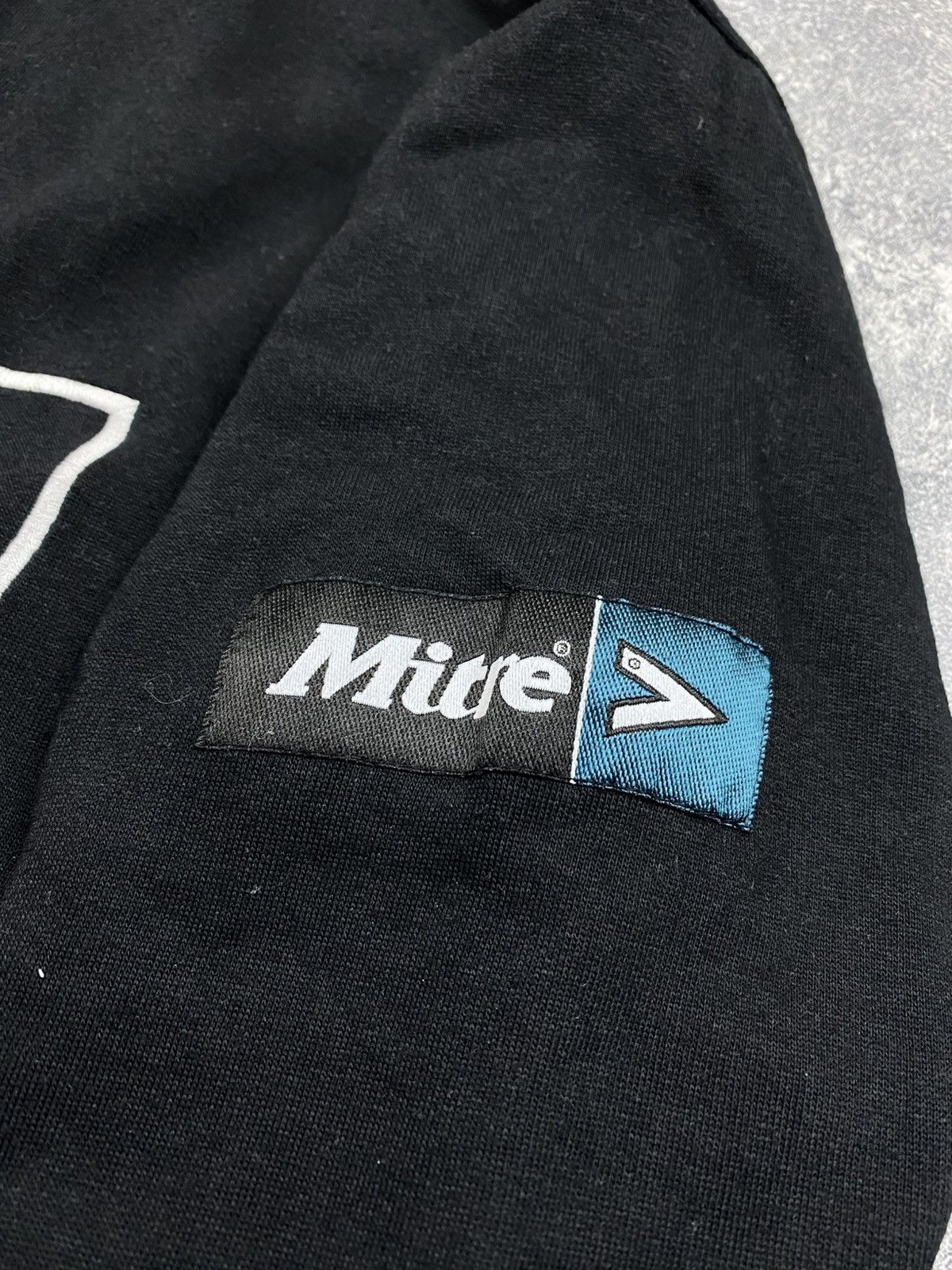 Vintage Rare Mitre Scotland Vintage Sweatshirt Boxy Fit Size US L / EU 52-54 / 3 - 8 Thumbnail