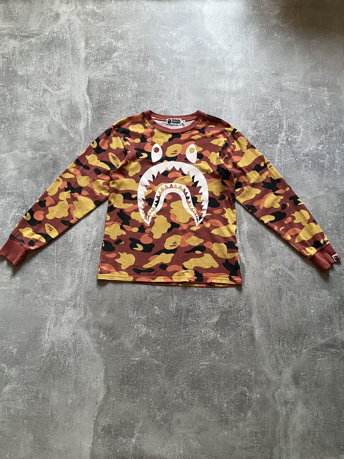 Bape 1st Camo Shark Long Sleeve Tee Size US S / EU 44-46 / 1 - 2 Thumbnail