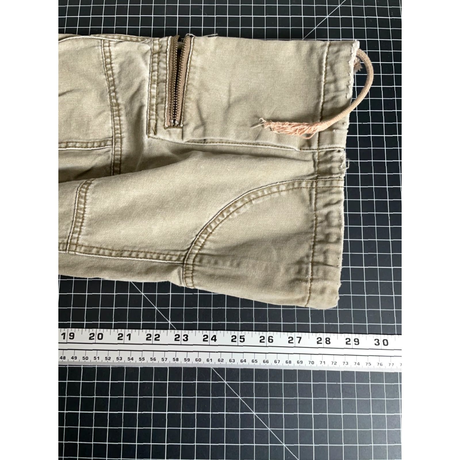 Old Navy VINTAGE Old Navy Cargo Pants Mens 36 x 30 Belted Army Style 38 x 28 Green Cotton Cargo Pocket Straight Regular Waist 38 Inseam 28 Modern Vintage? Size US 38 / EU 54 - 6 Thumbnail