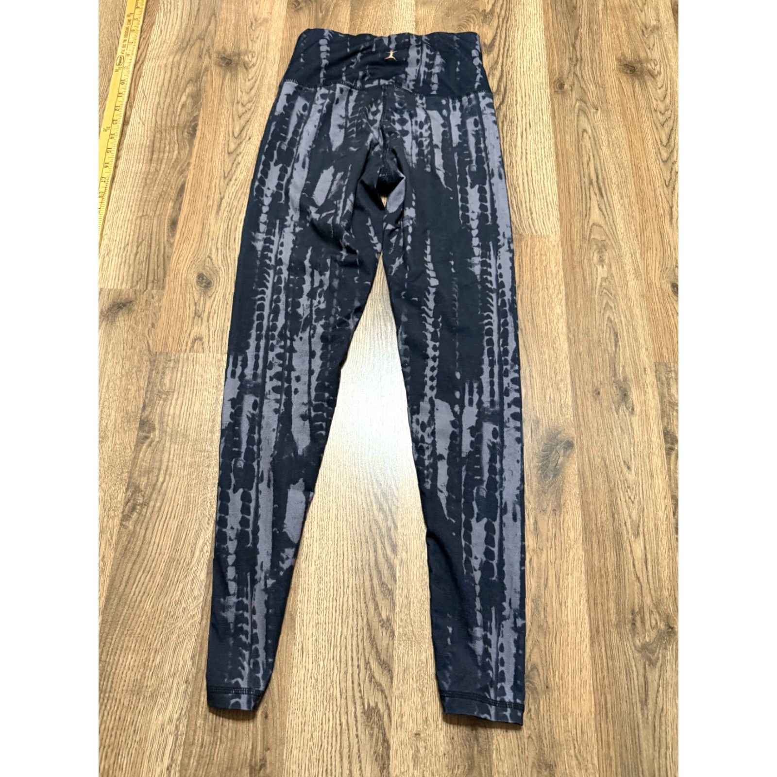 Vintage Danskin Women's Small Grey Leggings Pull On Athletic Wear Casual Activewear Yoga Pants Ankle Inseam 27 in Regular Size S Men/Women: Women Size 28" / US 6 / IT 42 - 2 Thumbnail