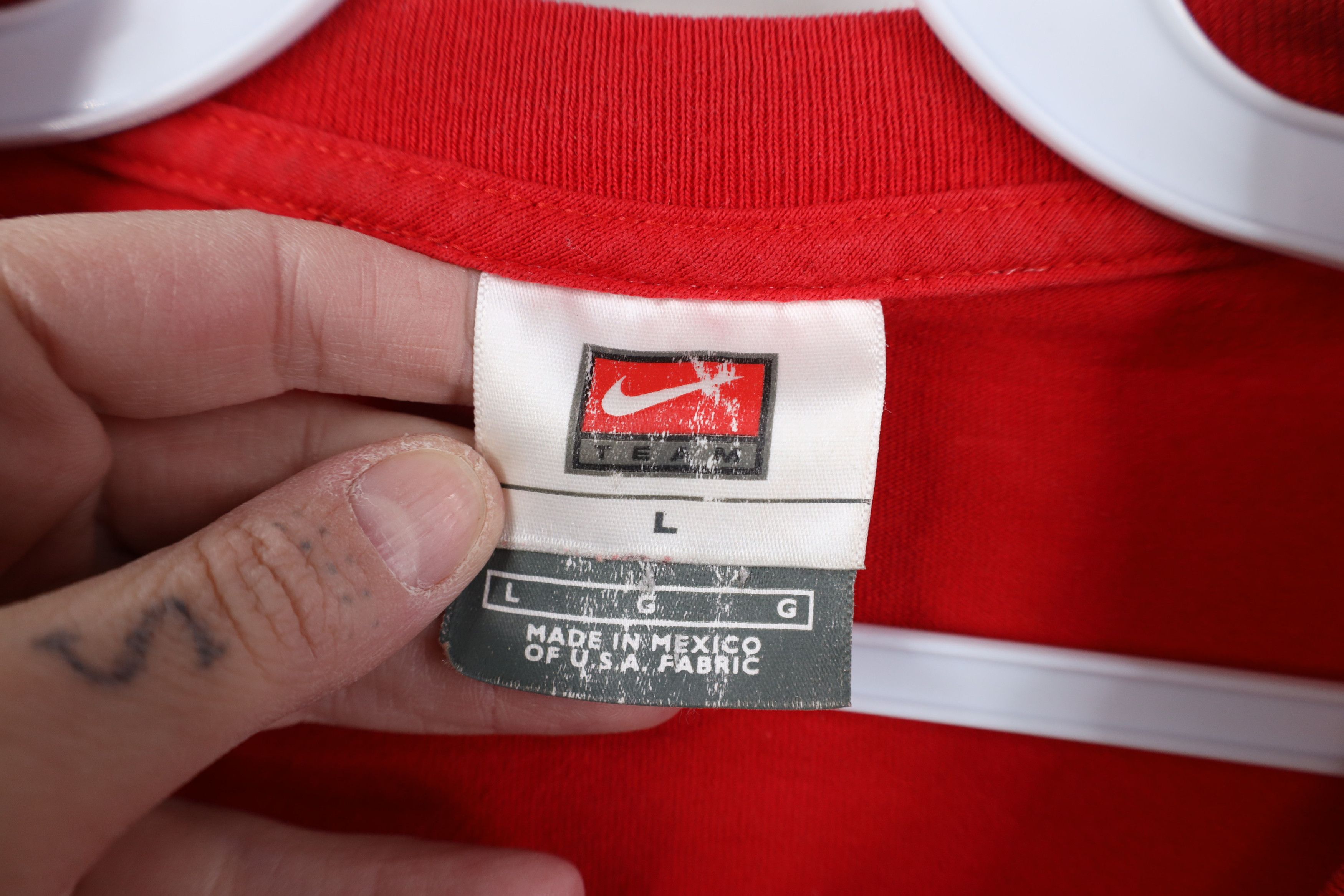 Nike Vintage Nike Swoosh Ohio State University Football T-Shirt Size US L / EU 52-54 / 3 - 11 Thumbnail
