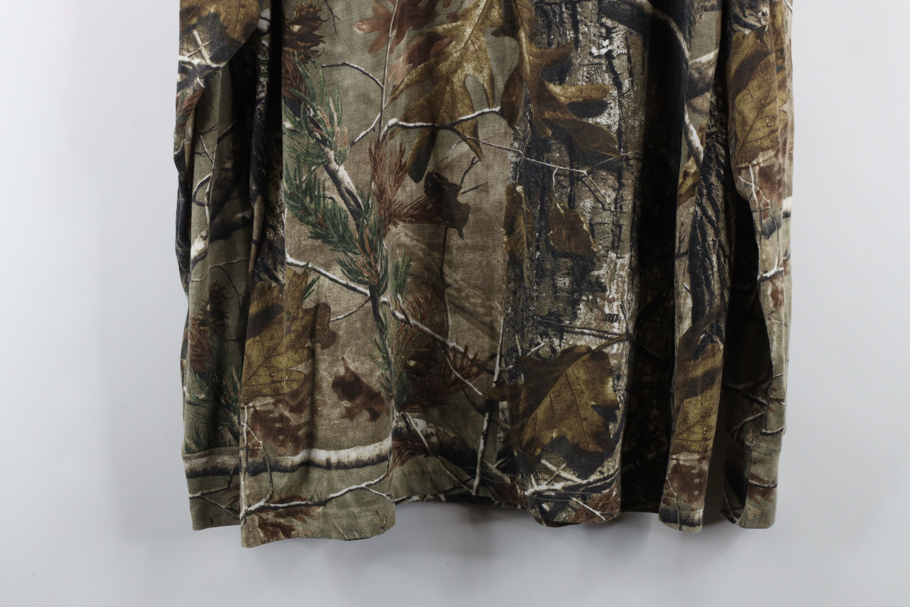 Vintage Vintage Realtree Camouflage Spell Out Long Sleeve T-Shirt Size US L / EU 52-54 / 3 - 9 Thumbnail