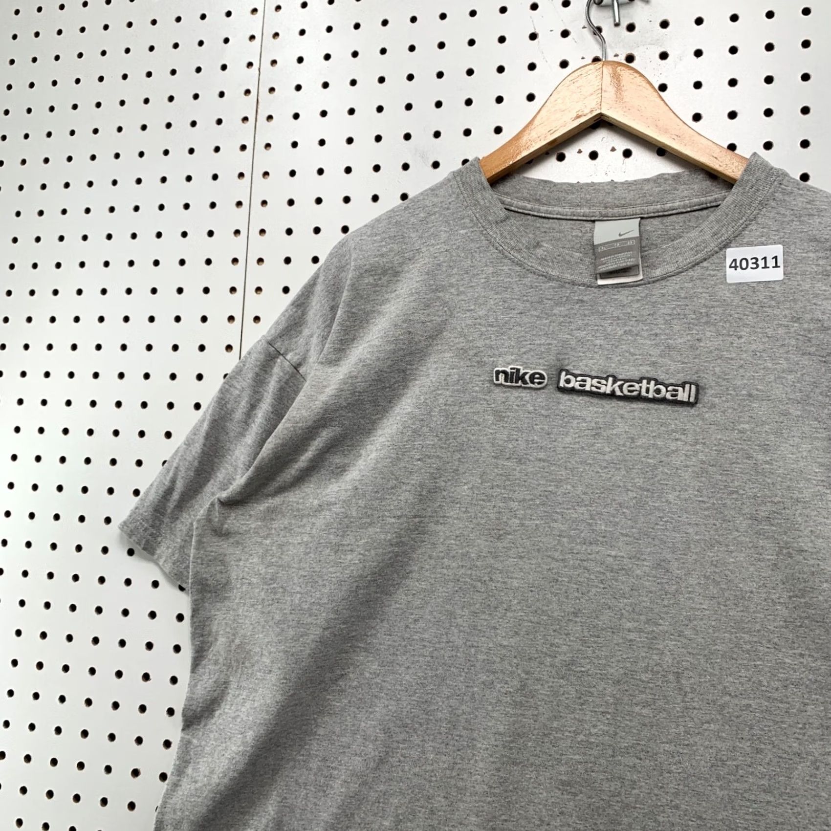 Nike VINTAGE Nike Basketball Shirt Mens XL Gray Embroidered Size US XL / EU 56 / 4 - 7 Thumbnail