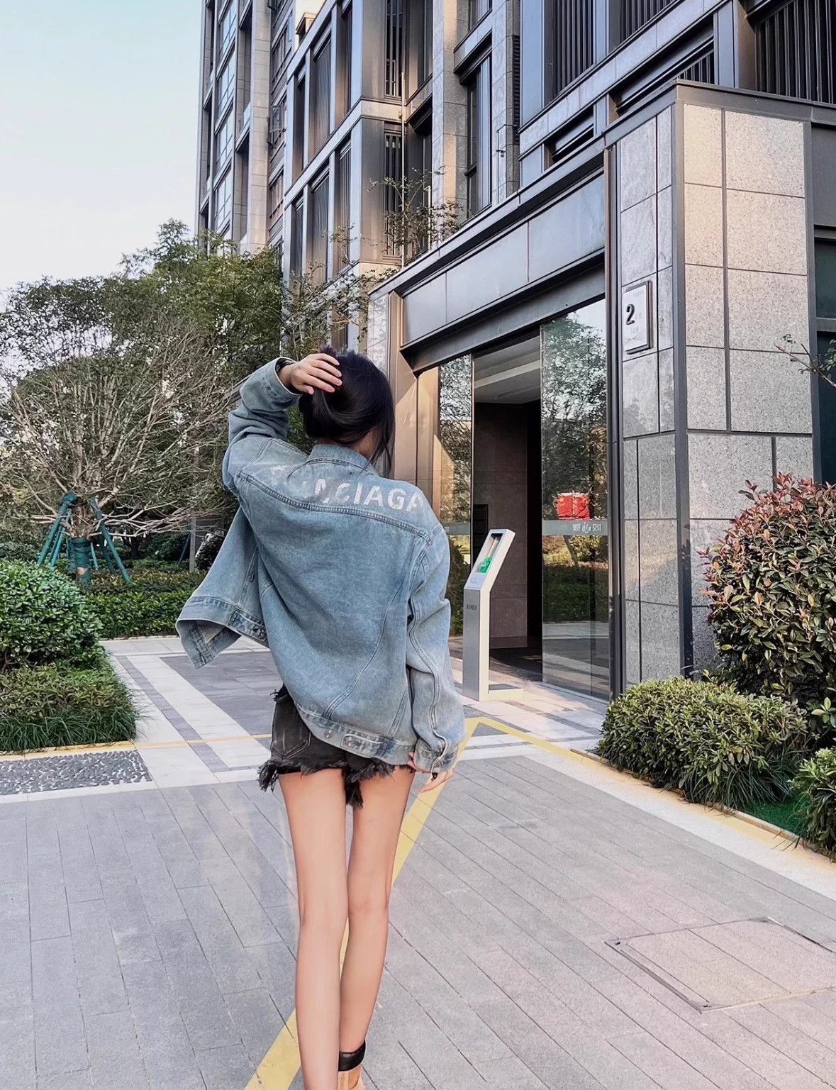 Balenciaga BALENCIAGA Back Crystal Logo Light Blue Denim Jkt36 Size XL / US 12-14 / IT 48-50 - 9 Thumbnail