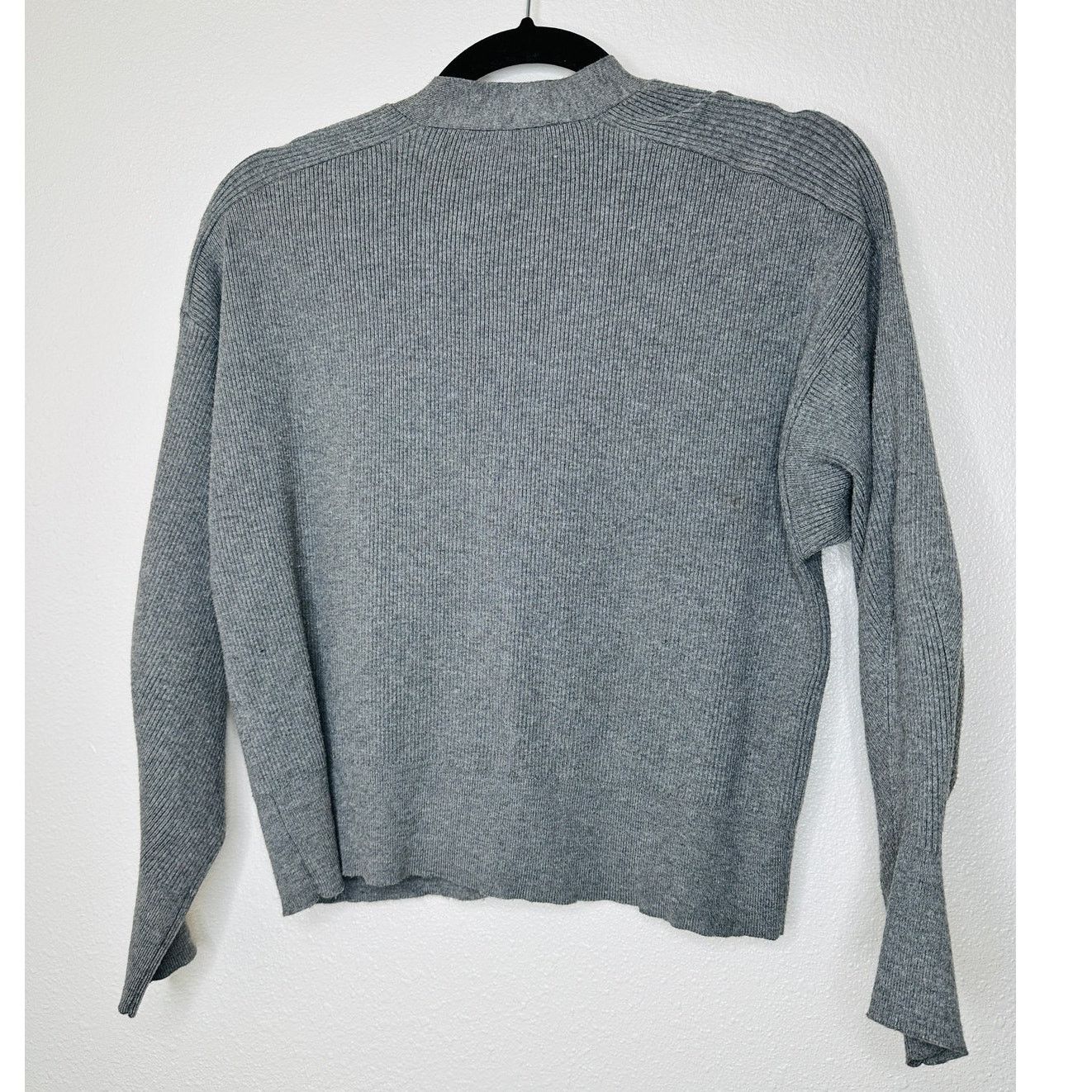 Zara Zara Gray Micro Rib VNeck Button Long Sleeve Crop Cardigan S Size S / US 4 / IT 40 - 6 Thumbnail