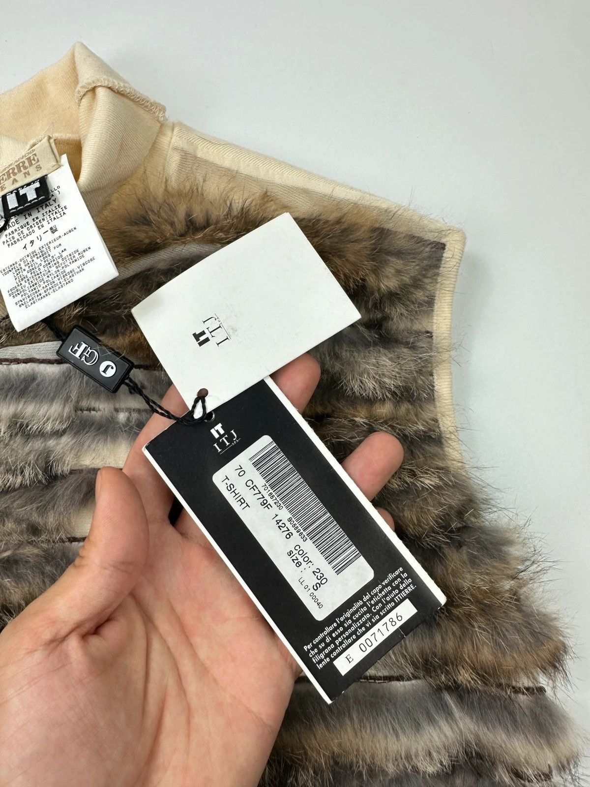 Gianfranco Ferre GianFranco Ferre Early 00’s Sleeveless Top Beige Fur & Mesh Size S / US 4 / IT 40 - 10 Thumbnail