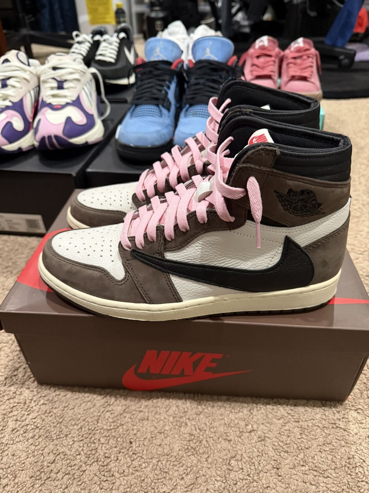 Jordan Brand × Travis Scott Travis Scott Jordan 1 Mocha Size US 10 / EU 43 - 2 Thumbnail