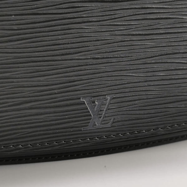 Louis Vuitton Louis Vuitton (LV) cowhide ripple letter logo vintage clutc Size ONE SIZE - 2 Thumbnail