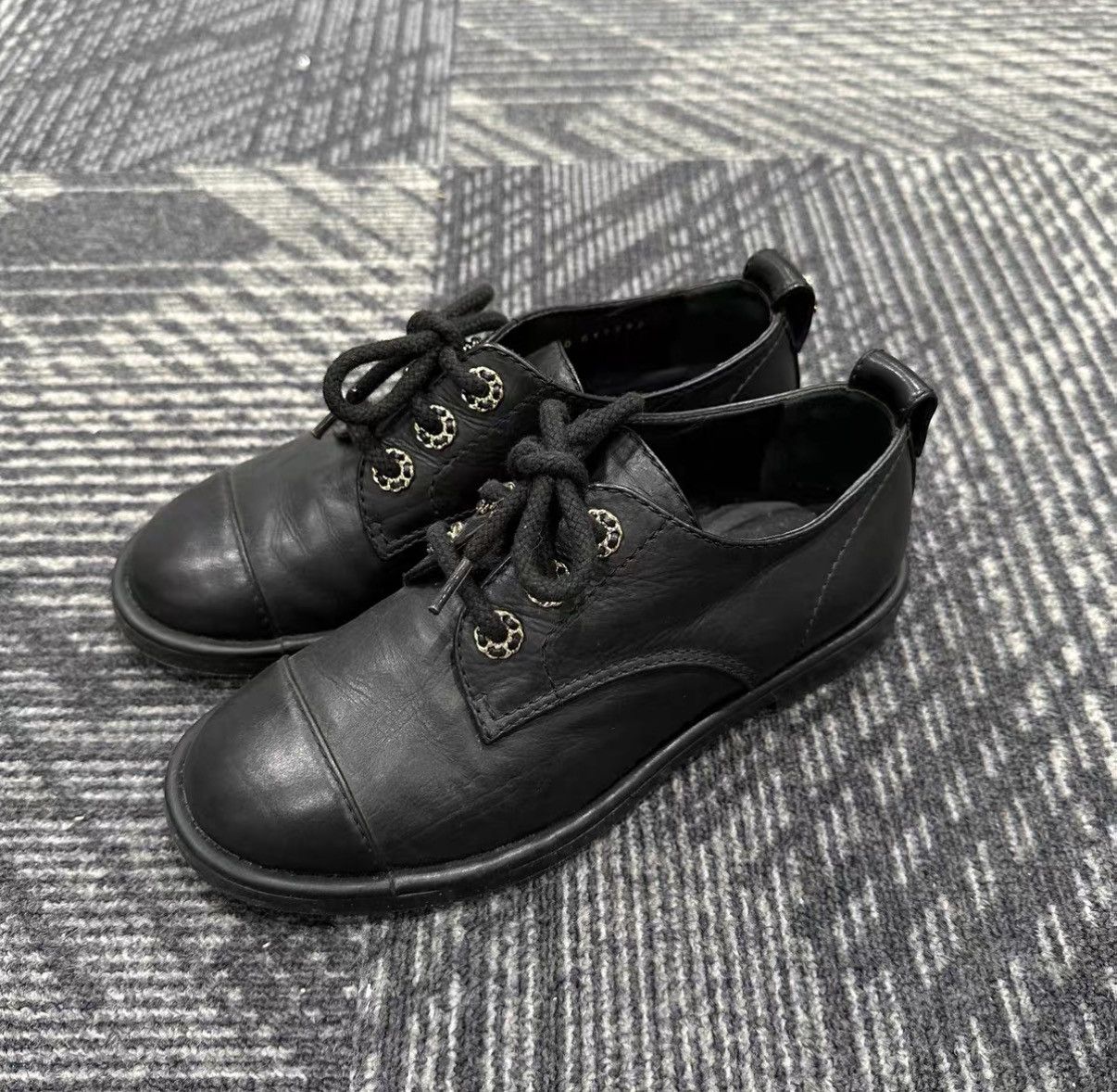 Chanel Chanel Black Leather Loafers J42 Size US 5 / IT 35 - 1 Thumbnail