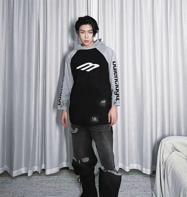 Balenciaga Balenciaga 3B Letter Stained Aged Patchwork Hooded Short S Size US S / EU 44-46 / 1 - 6 Thumbnail
