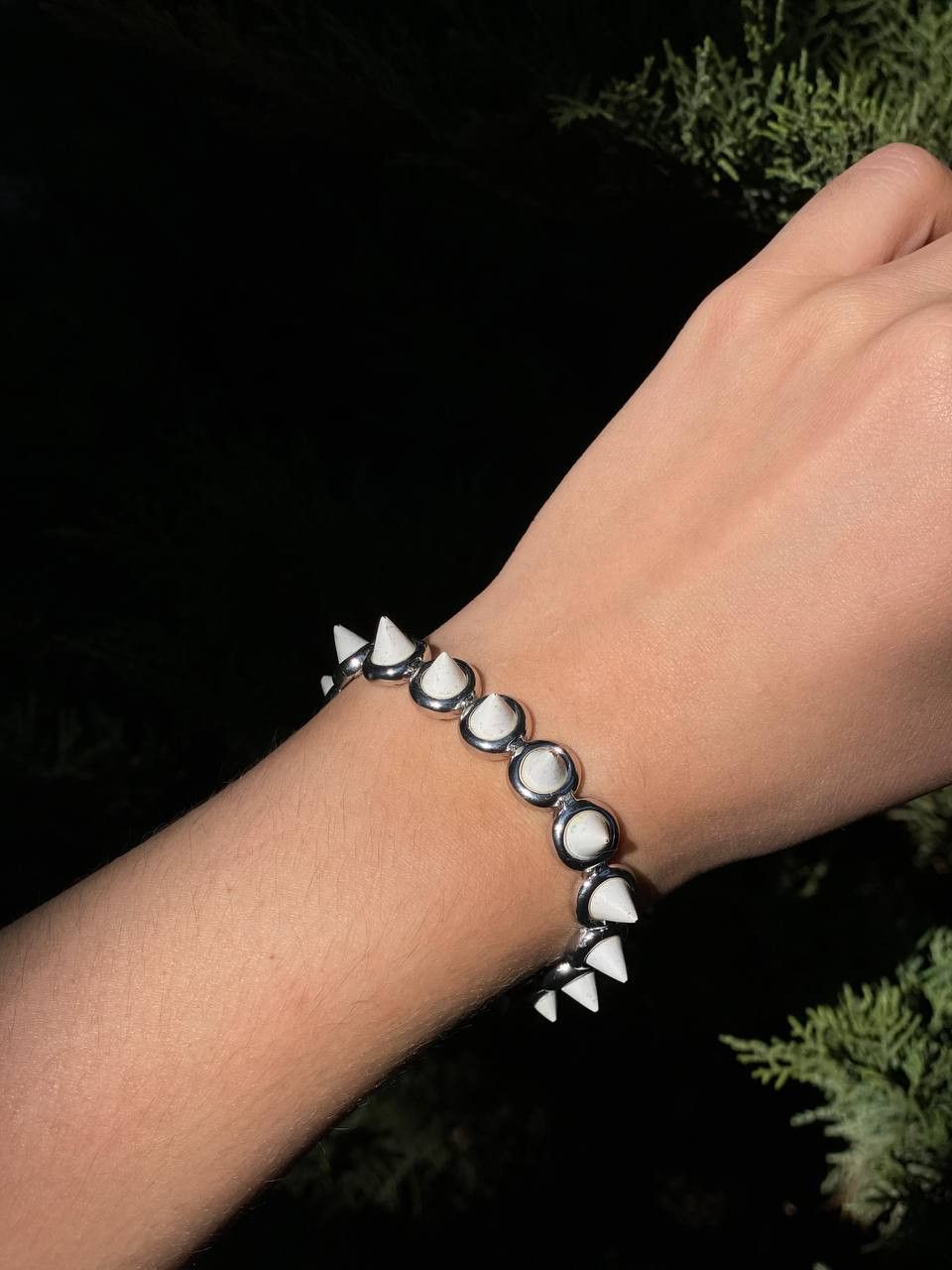 Eddie Borgo Eddie Borgo White Pyramid Cone Silver Tone Bracelete Size ONE SIZE - 1 Thumbnail