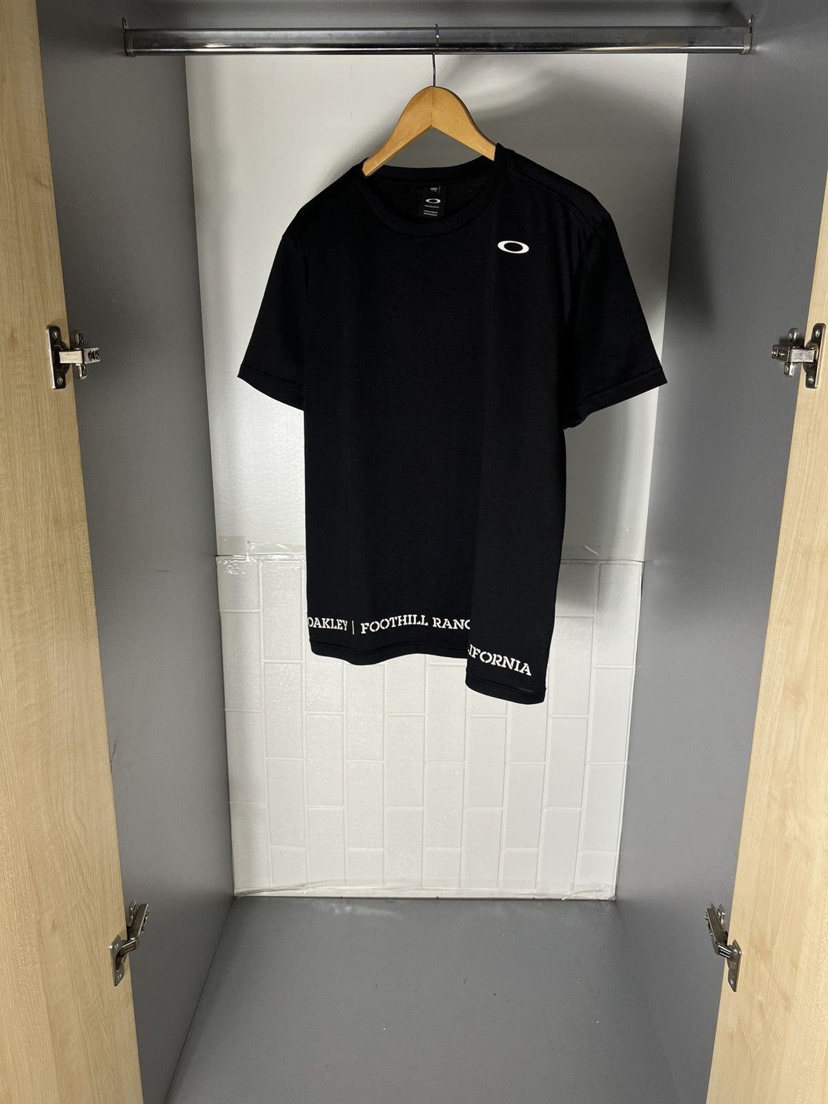 Oakley VINTAGE OAKLEY RUNNING T-SHIRT SURF DESIGNER RETRO Y2K 90s Size US L / EU 52-54 / 3 - 2 Thumbnail