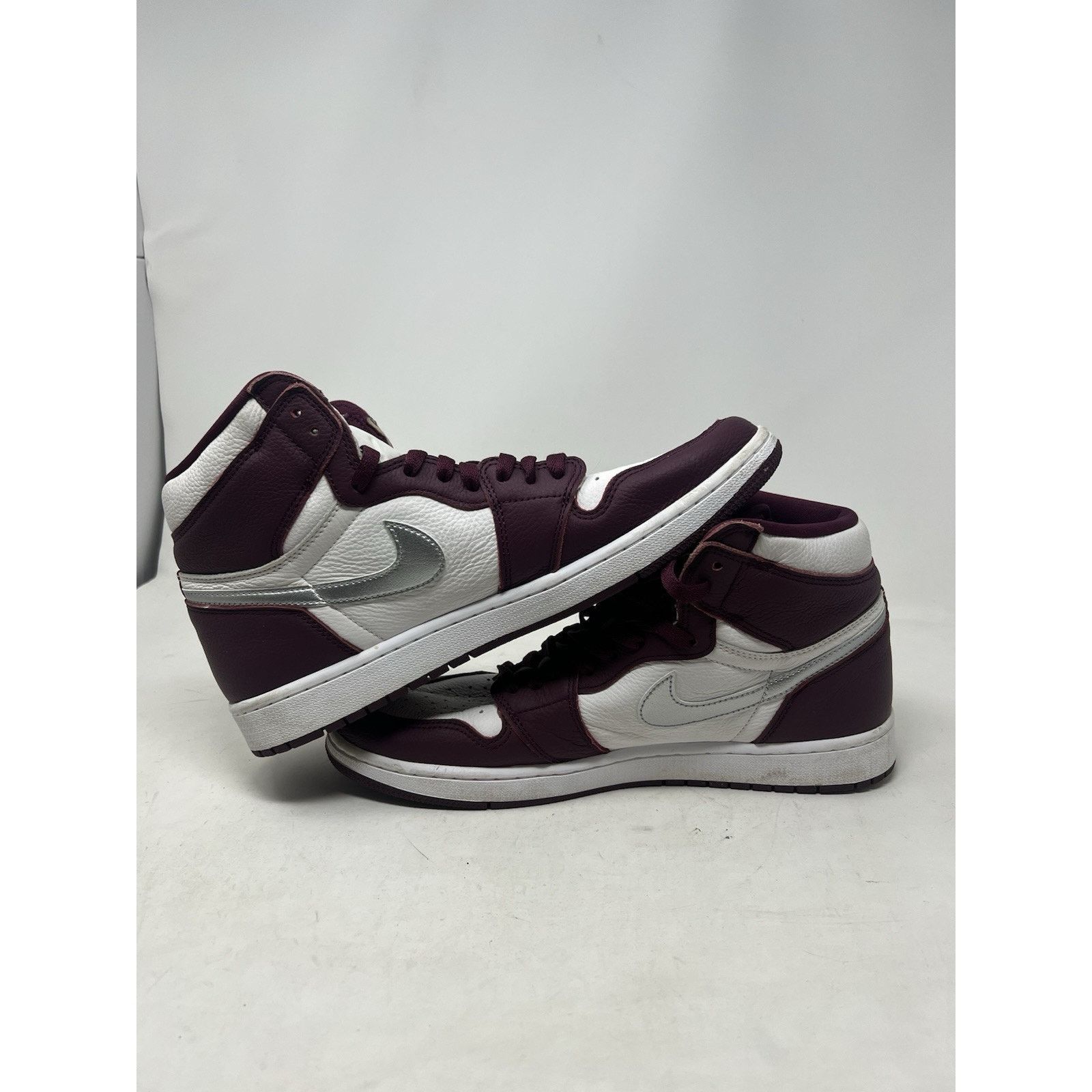 Nike Size 12 - Jordan 1 Retro High OG Bordeaux 555088-611 Size US 12 / EU 45 - 11 Thumbnail