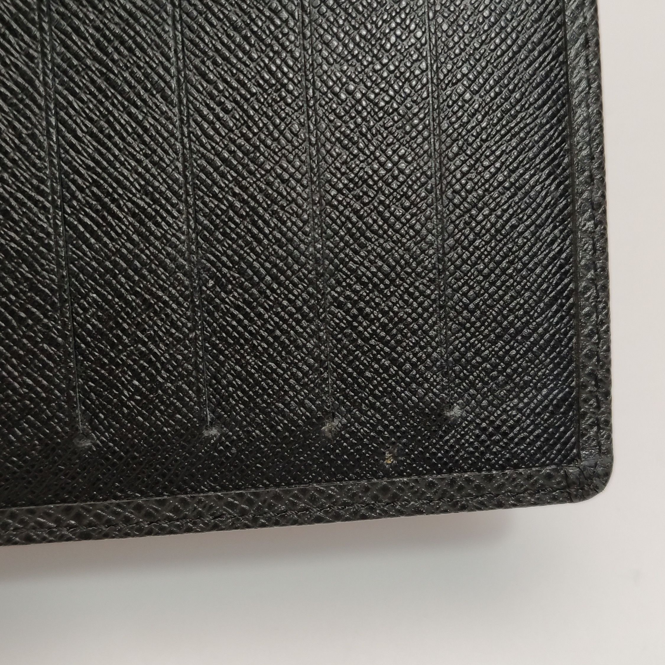 Louis Vuitton Louis Vuitton (LV) Brazza leather solid color bi-fold walle Size ONE SIZE - 4 Thumbnail