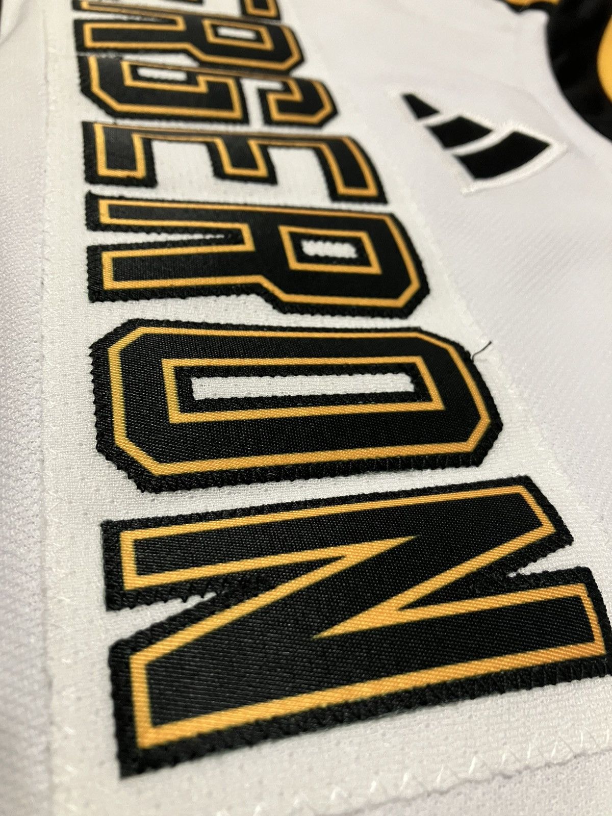 Adidas Boston Bruins Bergeron RR 2.0 Adidas NHL Hockey Jersey 56 Size US XXL / EU 58 / 5 - 10 Thumbnail