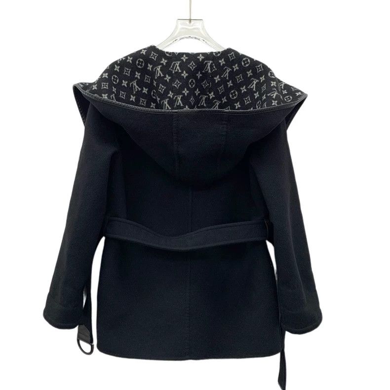 Louis Vuitton Louis Vuitton 22 coats with black lining logo and full pri Size XXS / US 00 / IT 34 - 2 Thumbnail