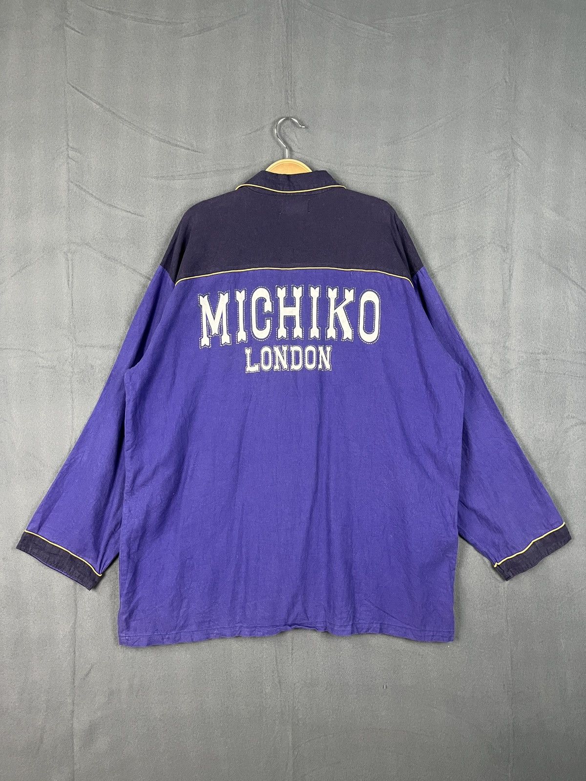 Michiko Koshino × Michiko Koshino London MICHIKO KOSHINO LONDON BUTTON UPS SHIRT SPELL OUT BACKHIT Size US L / EU 52-54 / 3 - 1 Thumbnail