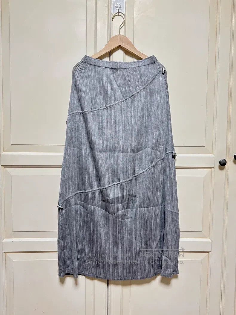 Issey Miyake Issey Miyake Gray Ruched Midi Skirt Size 26" / US 2 / IT 38 - 1 Thumbnail