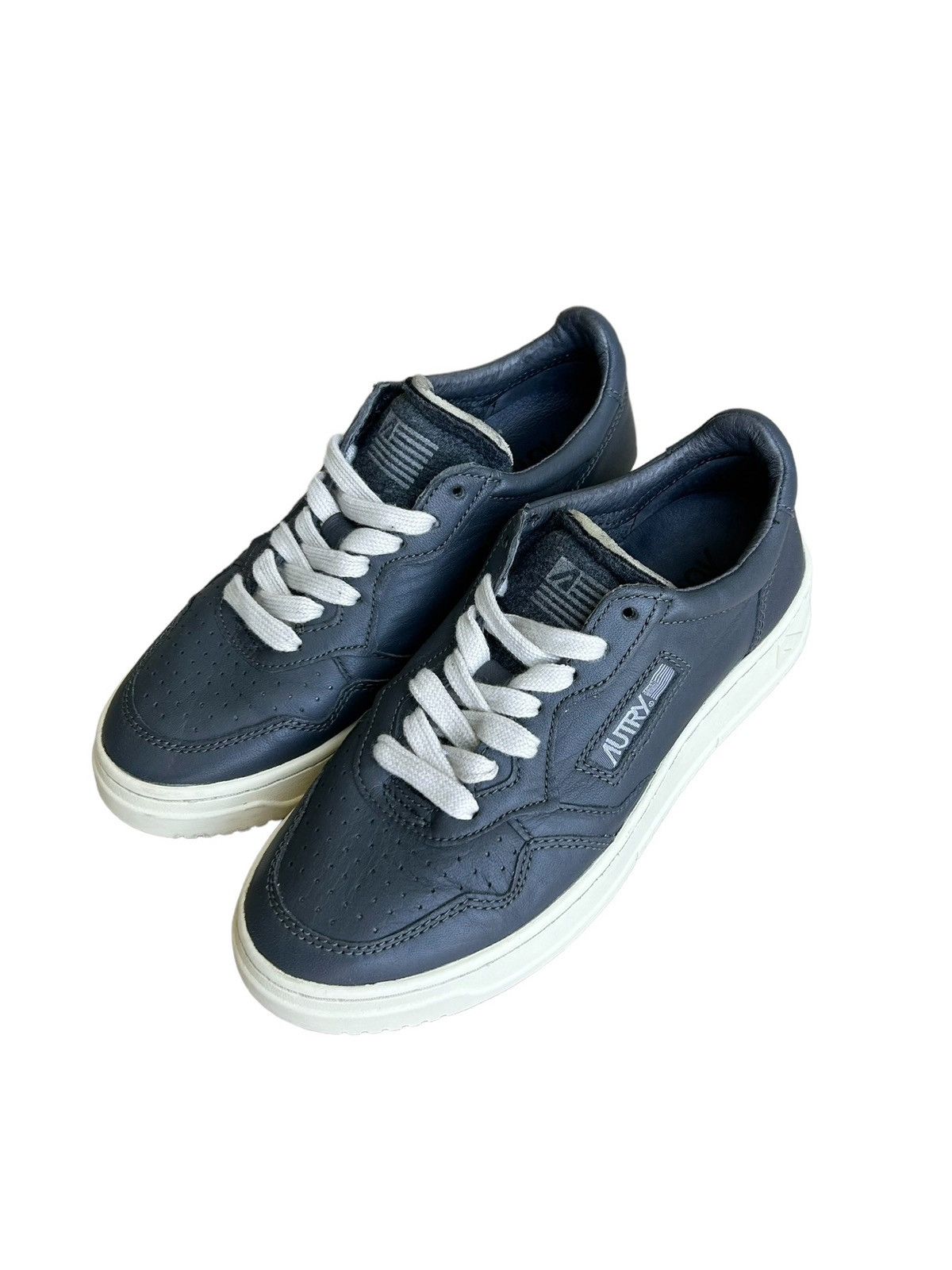 image of Autry Medalist 01 Retro Leather Sneakers in Grey, Women's (Size 7)