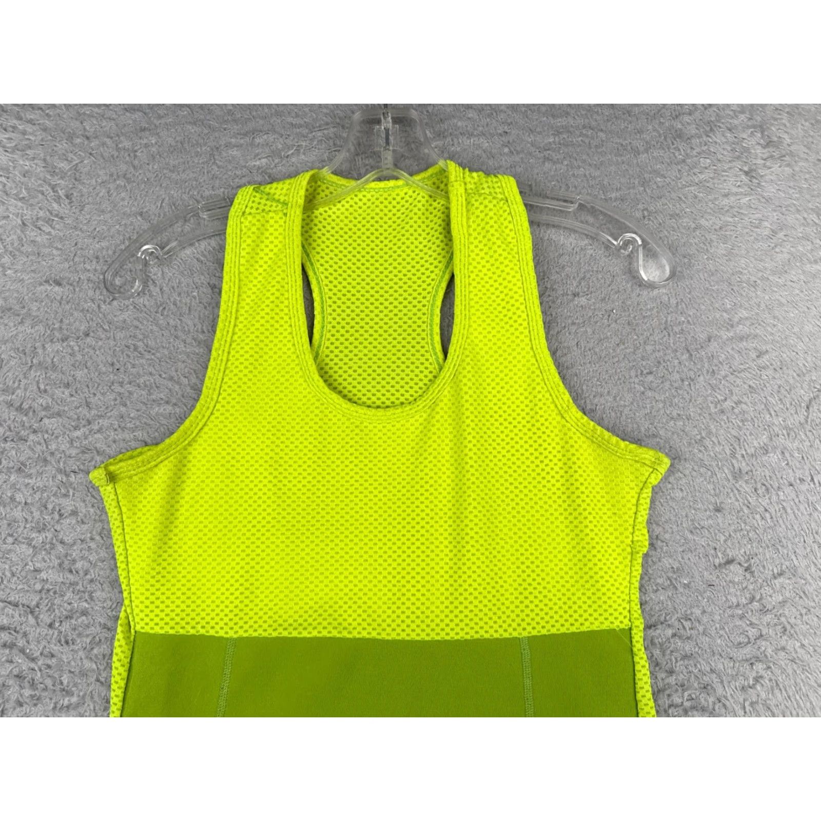 Area Hot Shapers Tank Womens L Green Tank Sleeveless Run Gym Rear Pocket Shirt Women Athletic Sleeveless Athletic Tank Green 36 in Womens Size ONE SIZE - 4 Thumbnail