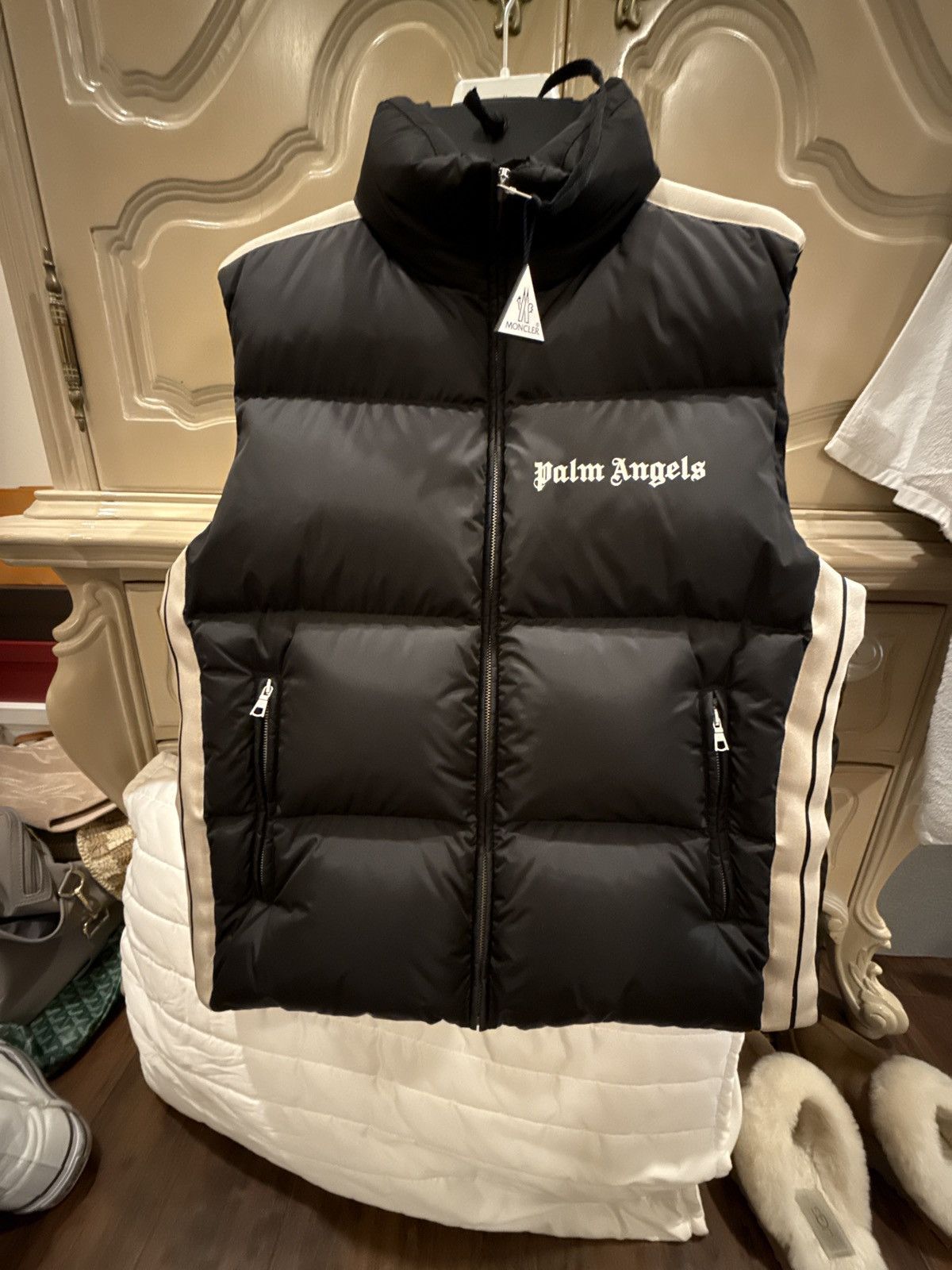 MONCLER×PALM ANGELS 19AW Down Vest Black PAXMONCLER_GWENYTH VEST in BLACK - BLACK | Palm Angels®