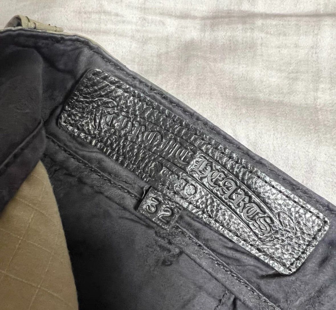 Chrome Hearts Camo cross patch cargo shorts Size US 32 / EU 48 - 8 Thumbnail
