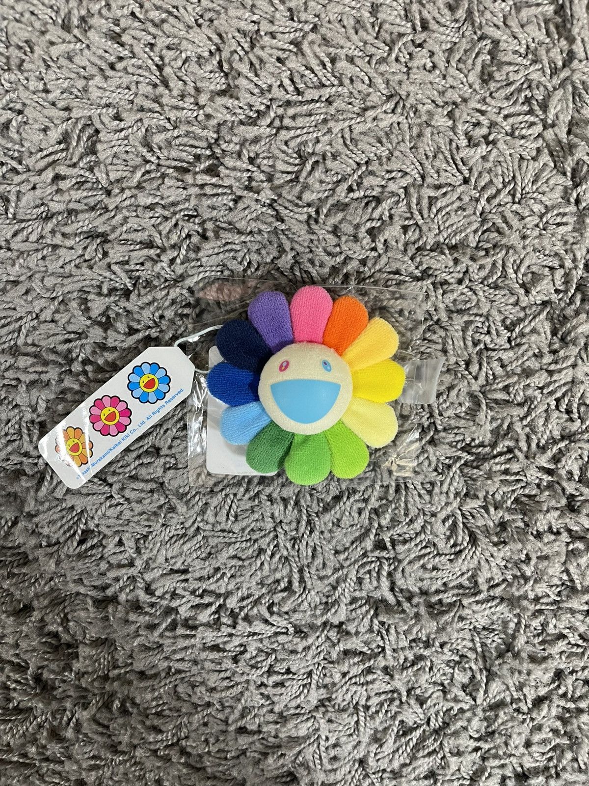 Takashi Murakami 2019 Takashi Murakami Flower Plush Pin Rainbow White Blue Size ONE SIZE - 8 Thumbnail
