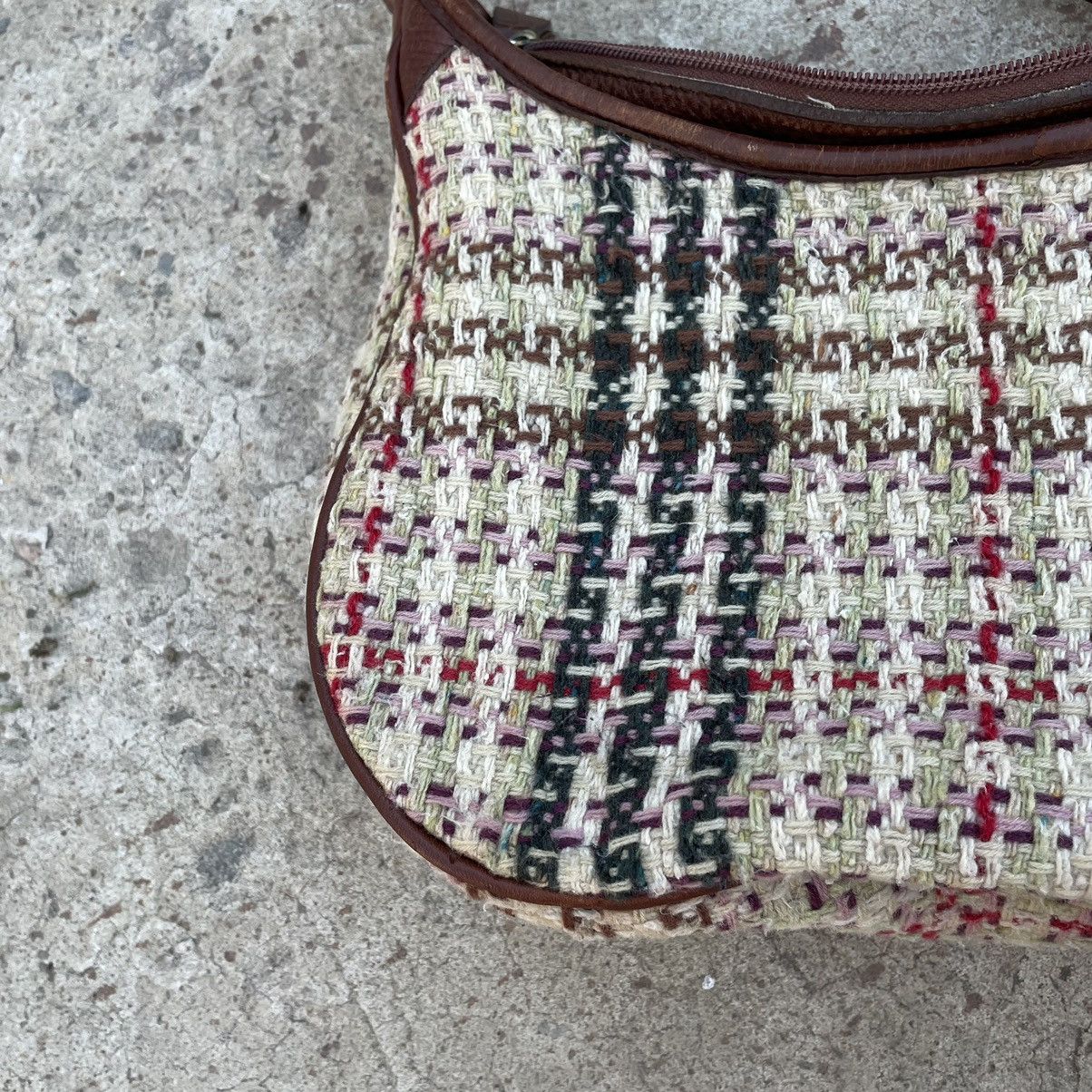 Burberry × Hypebeast Vintage Burberry Hand Bag Woll Y2K 90s Style USA Size ONE SIZE - 6 Thumbnail