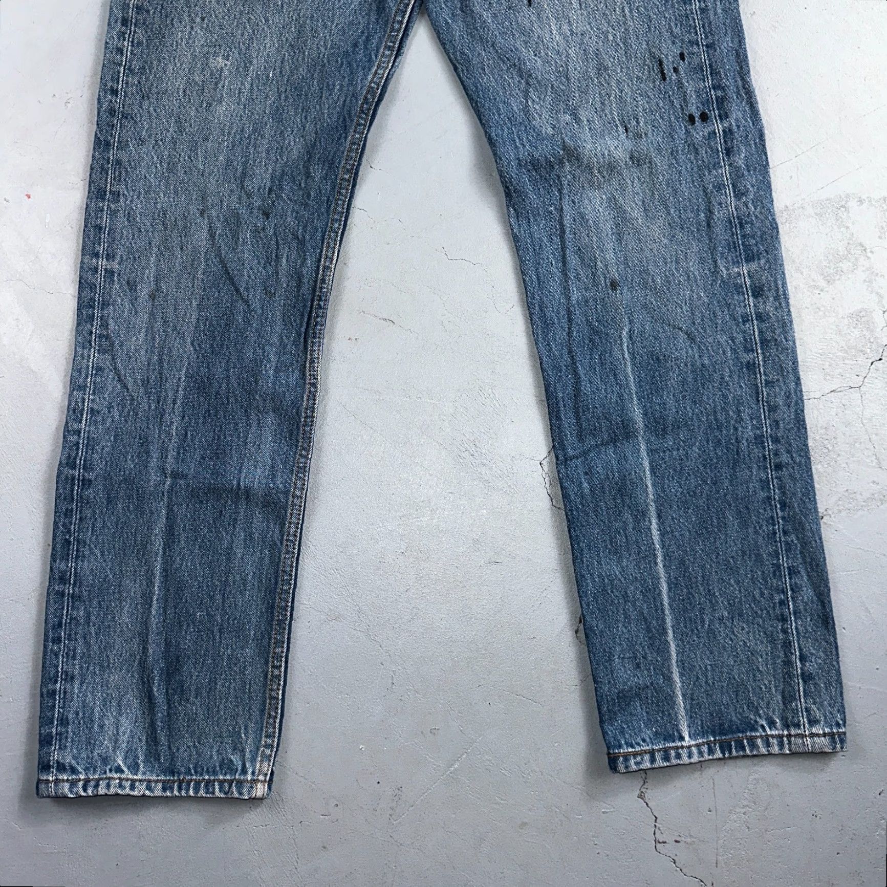 Levi's VINTAGE Levi's 501 90s Straight Leg Jeans Light Wash 33x34 Mens Size US 33 - 3 Thumbnail