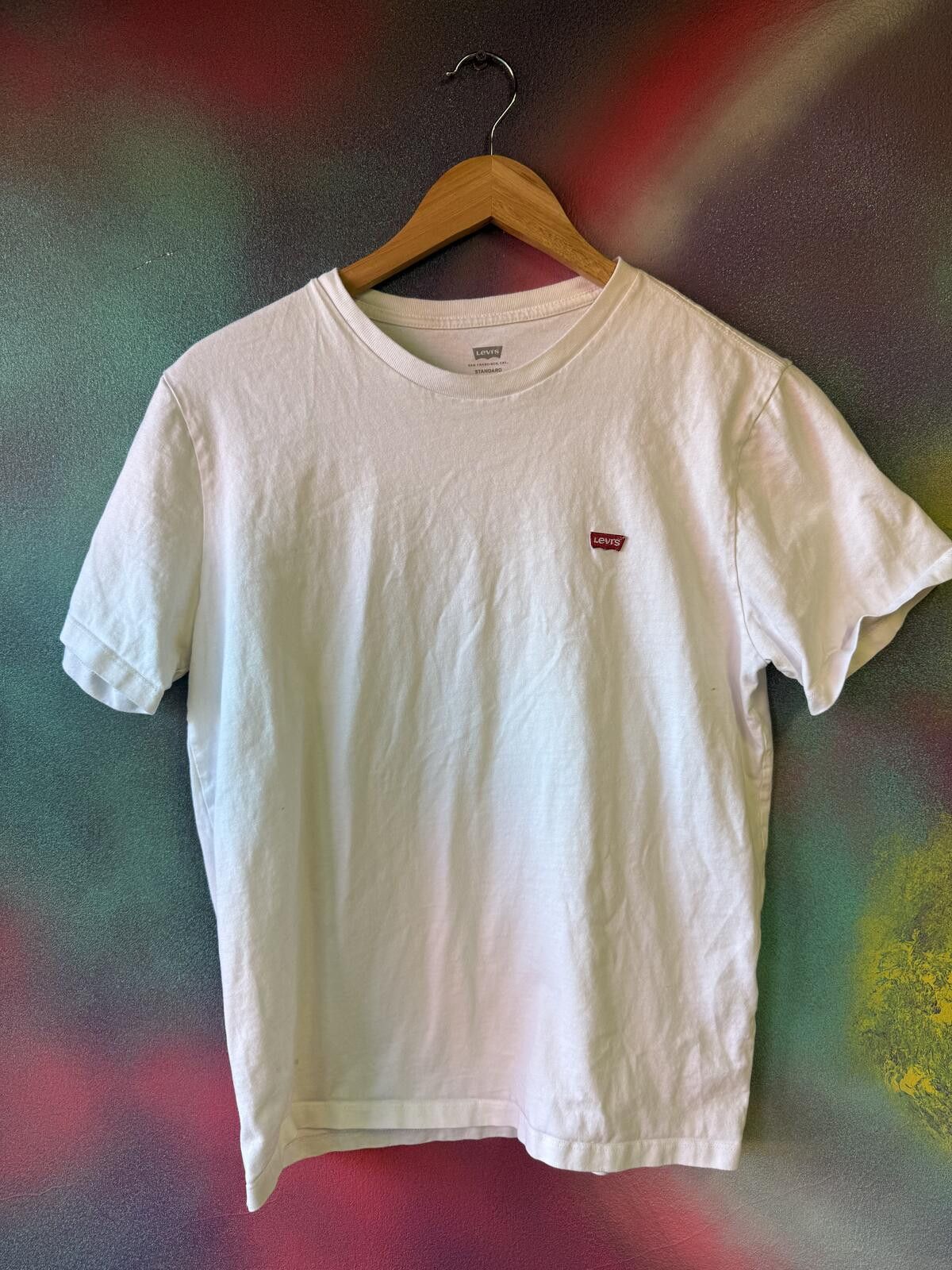 Other Levi’s white red tab standard fit t shirt - size M Size US M / EU 48-50 / 2 - 1 Thumbnail