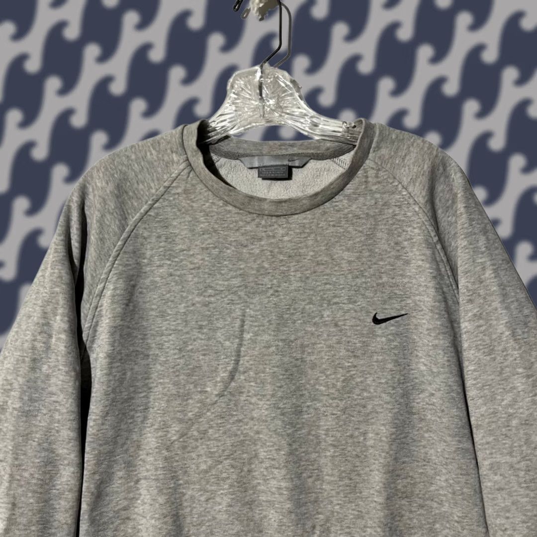 Nike VINTAGE Nike Gray Crew Neck Pullover Sweater Men's XL Y2K Retro Size US XL / EU 56 / 4 - 1 Thumbnail