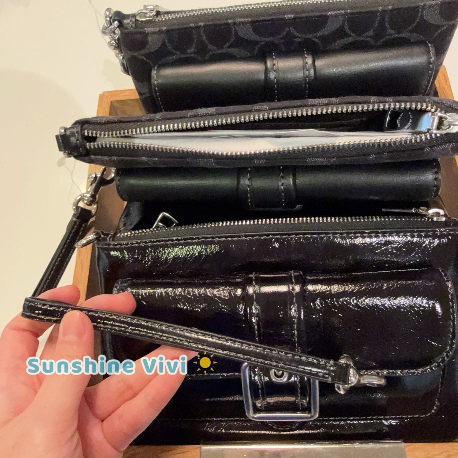 Coach NWT Coach Ashton Wristlet Shiny leather CDY04 Silver/Black Size ONE SIZE - 7 Thumbnail