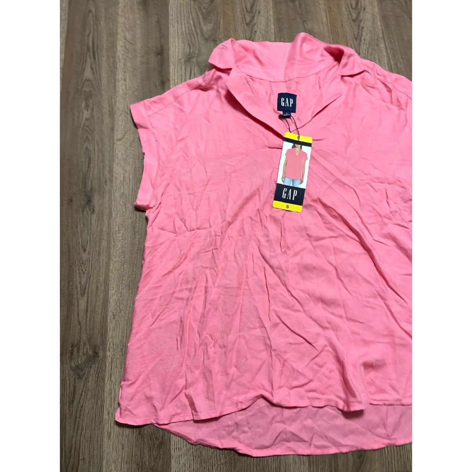 Gap Gap Shirt Women's Size Small Pink Polo Shirt V-neck NWT Size S / US 4 / IT 40 - 4 Thumbnail