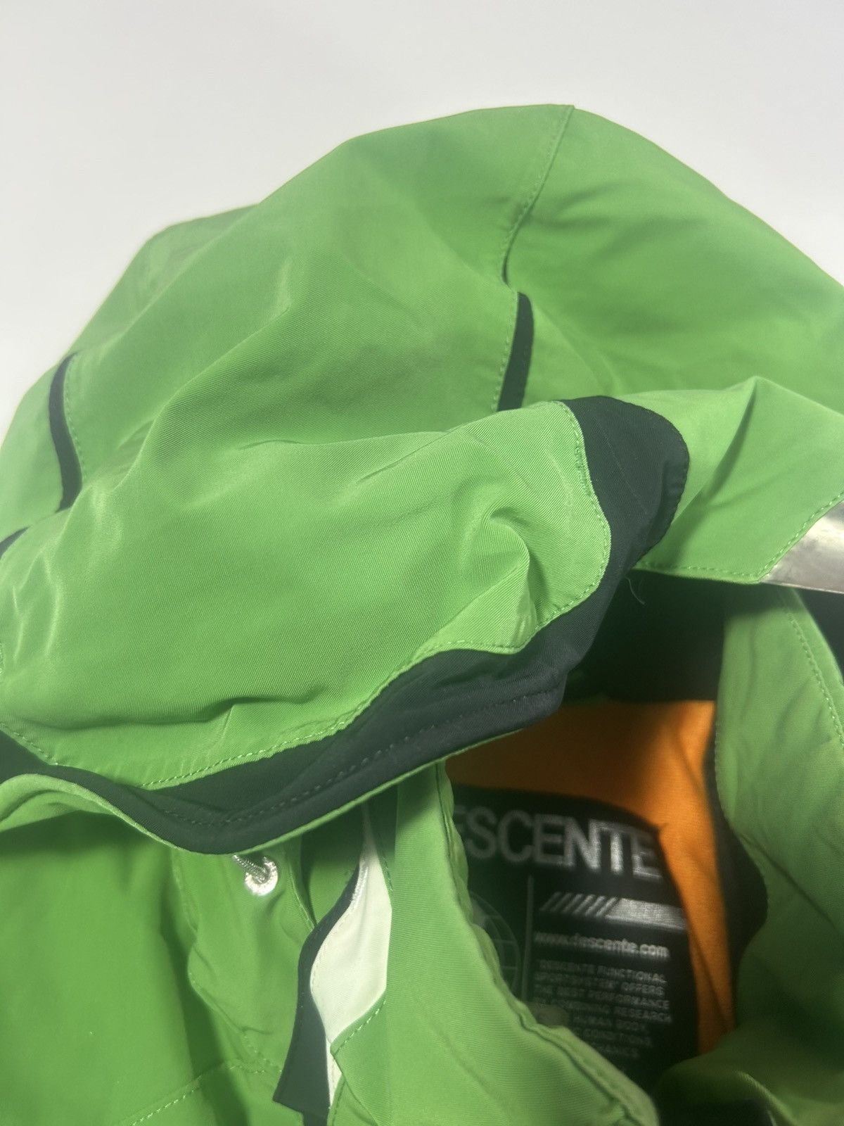 Descente LARGE MENS DECENTE AIRDRIVE TITAN THERMO HOODED JACKET Size US L / EU 52-54 / 3 - 6 Thumbnail