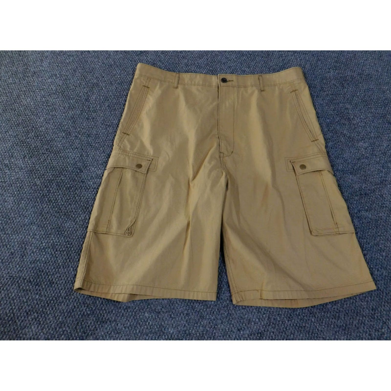 Levi's Levi's Cargo Shorts Mens 40 Khaki Utility Pockets Beige Cotton Spandex Regular Inseam 10in Summer Casual Storage Pockets Vintage No Mens Size US 40 / EU 56 - 2 Thumbnail
