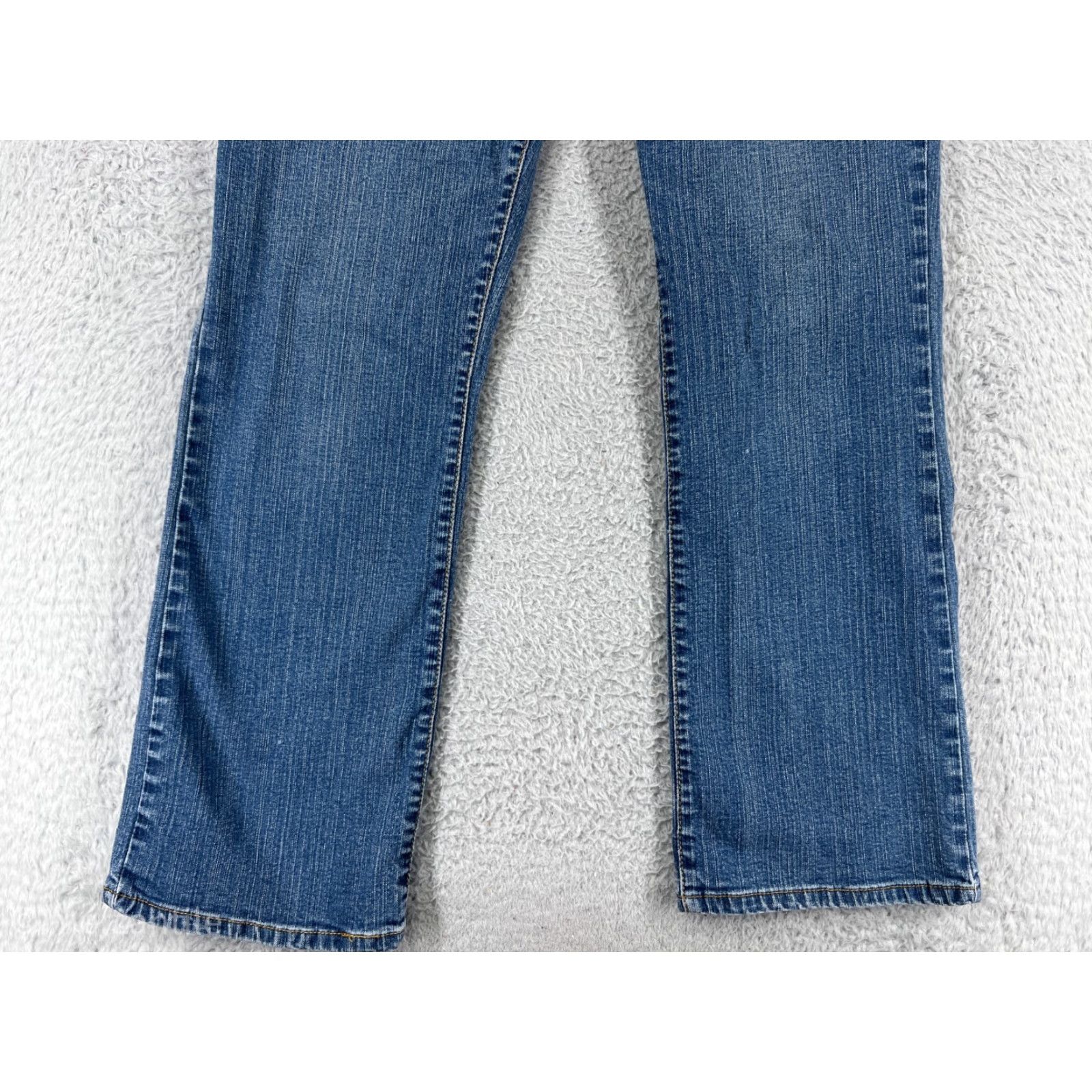 Levi's Levi's Women's Jeans Bootcut Medium Wash Blue Cotton Blend 12 Relaxed Fit 550 Model Authentic Size 34" / US 12 / IT 48 - 2 Thumbnail