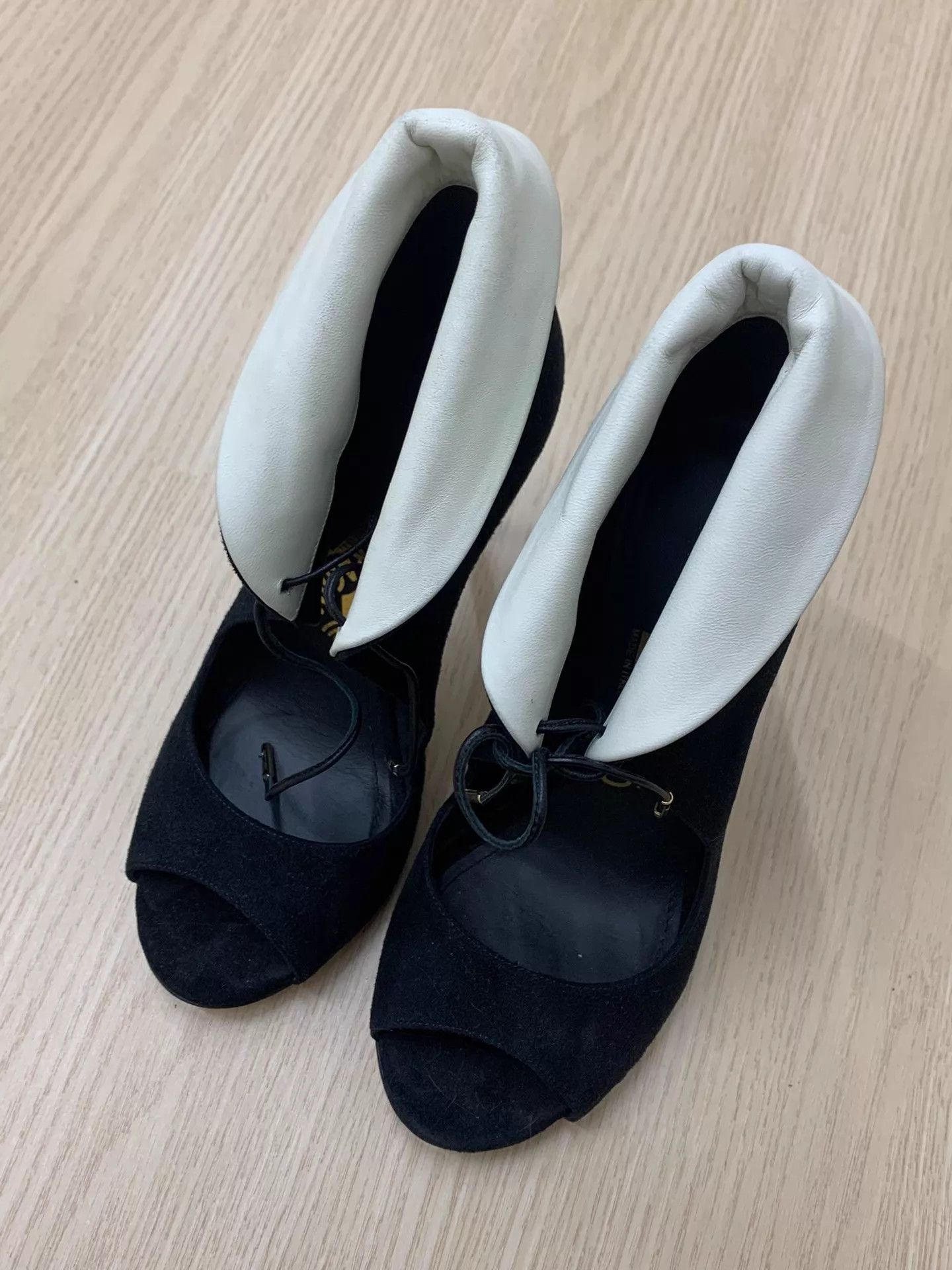Salvatore Ferragamo Ferragamo Black & White Color Blocked Heels 6 New Size US 6 / IT 36 - 1 Thumbnail