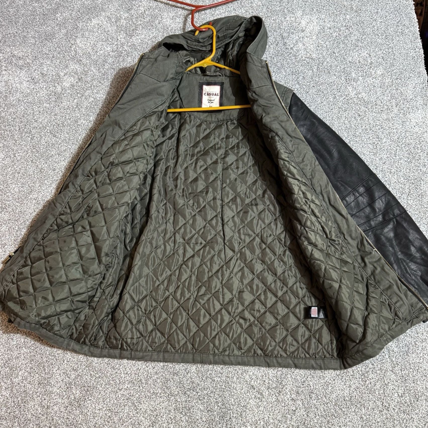 Vintage F&F Jacket Womens 10 Quilted Lined Faux Leather Sleeve Hoodie Biker Goth Coat - Black - Zipper Pockets - Hooded - Regular Fit - Mid-Length Jacket Size L / US 10 / IT 46 - 7 Thumbnail