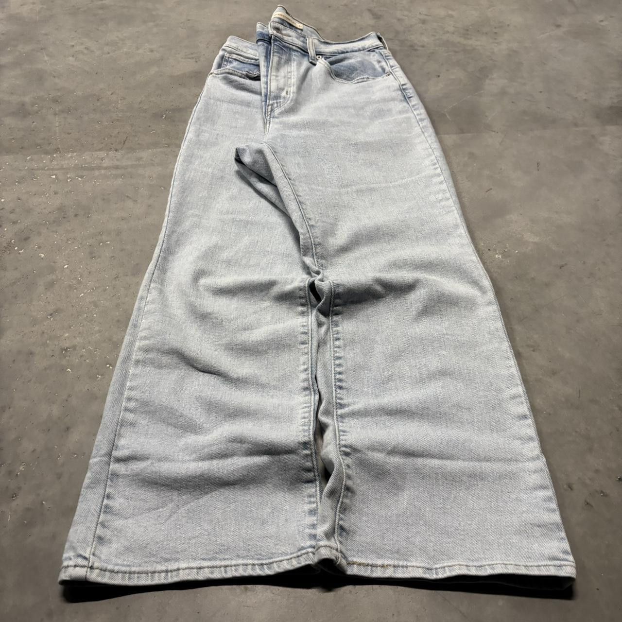 Japanese Brand × Vintage Crazy Vintage Y2K/2000s Light Wash Levi’s Essential Denim Jeans! Size US 31 - 3 Thumbnail