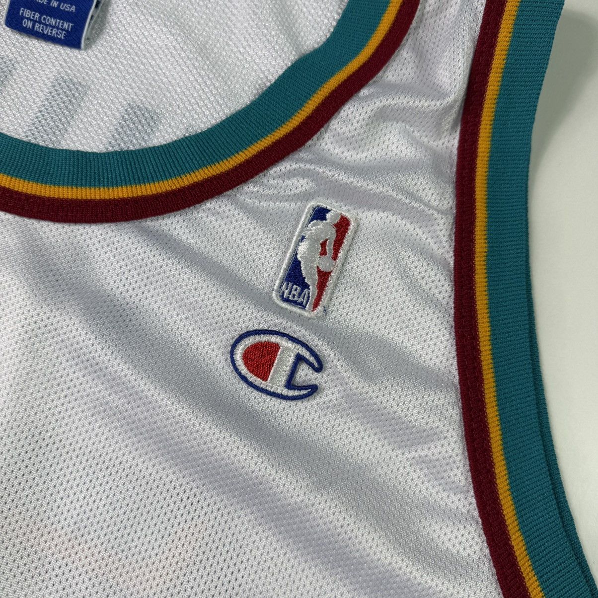 Champion × NBA × Vintage Detroit Pistons #33 Grant Hill Vintage Champion 1997 Jersey Size US XL / EU 56 / 4 - 8 Thumbnail
