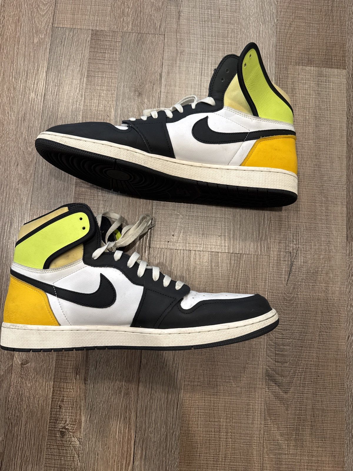 Jordan Brand Size 17 volt 1 Size US 15 / EU 48 - 2 Thumbnail
