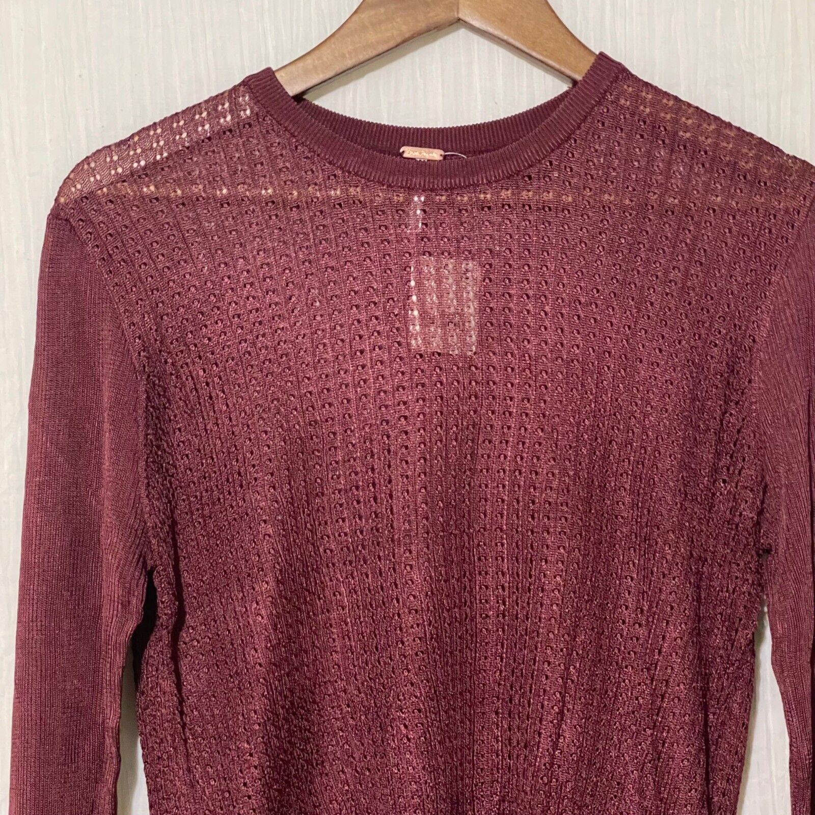 Free People Free People Shirt Large NWT Open Knit H2O Cropped Raw Garnet Size L / US 10 / IT 46 - 4 Thumbnail
