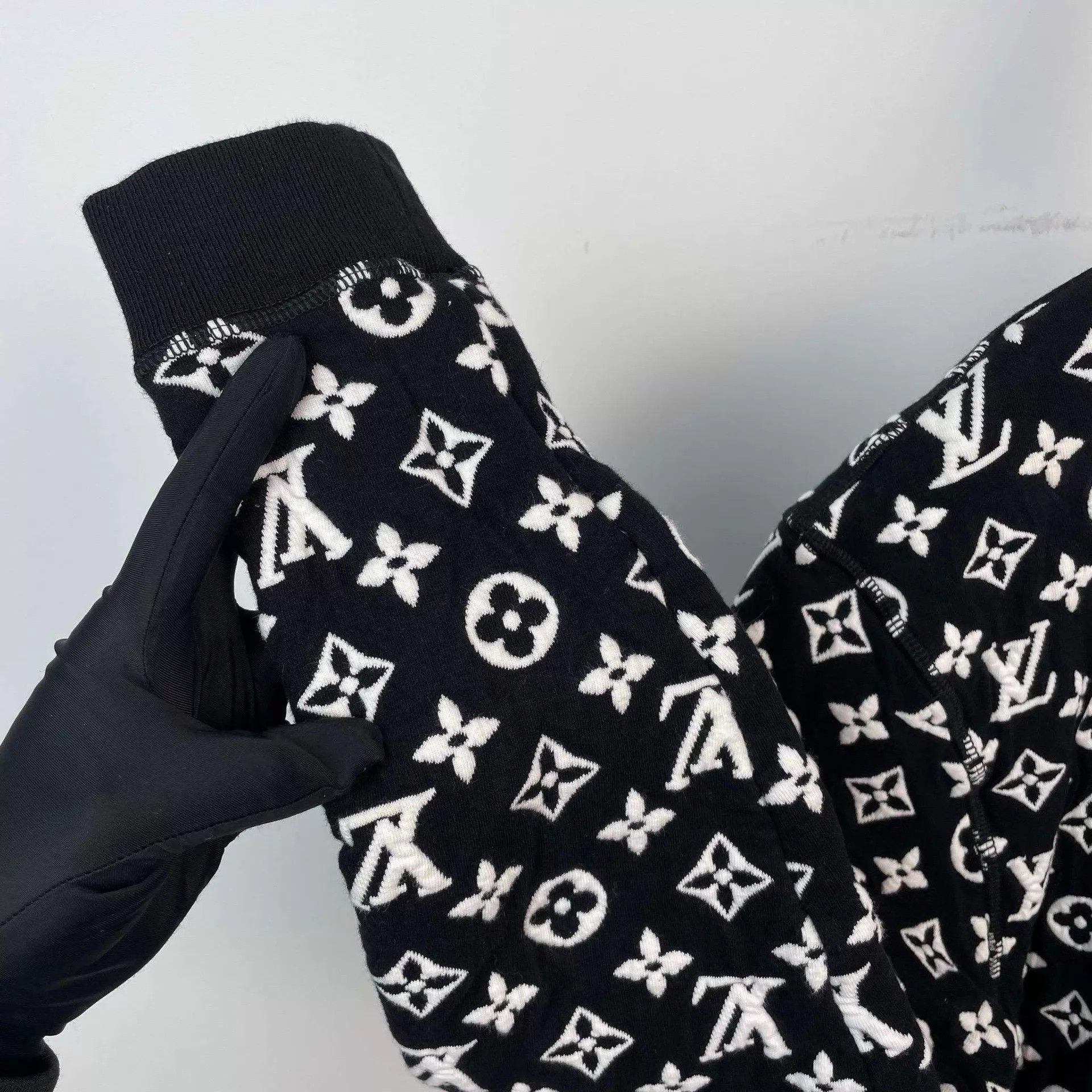 Louis Vuitton LV black white colorblock allover logo sweatshirt XS Size US XS / EU 42 / 0 - 8 Thumbnail