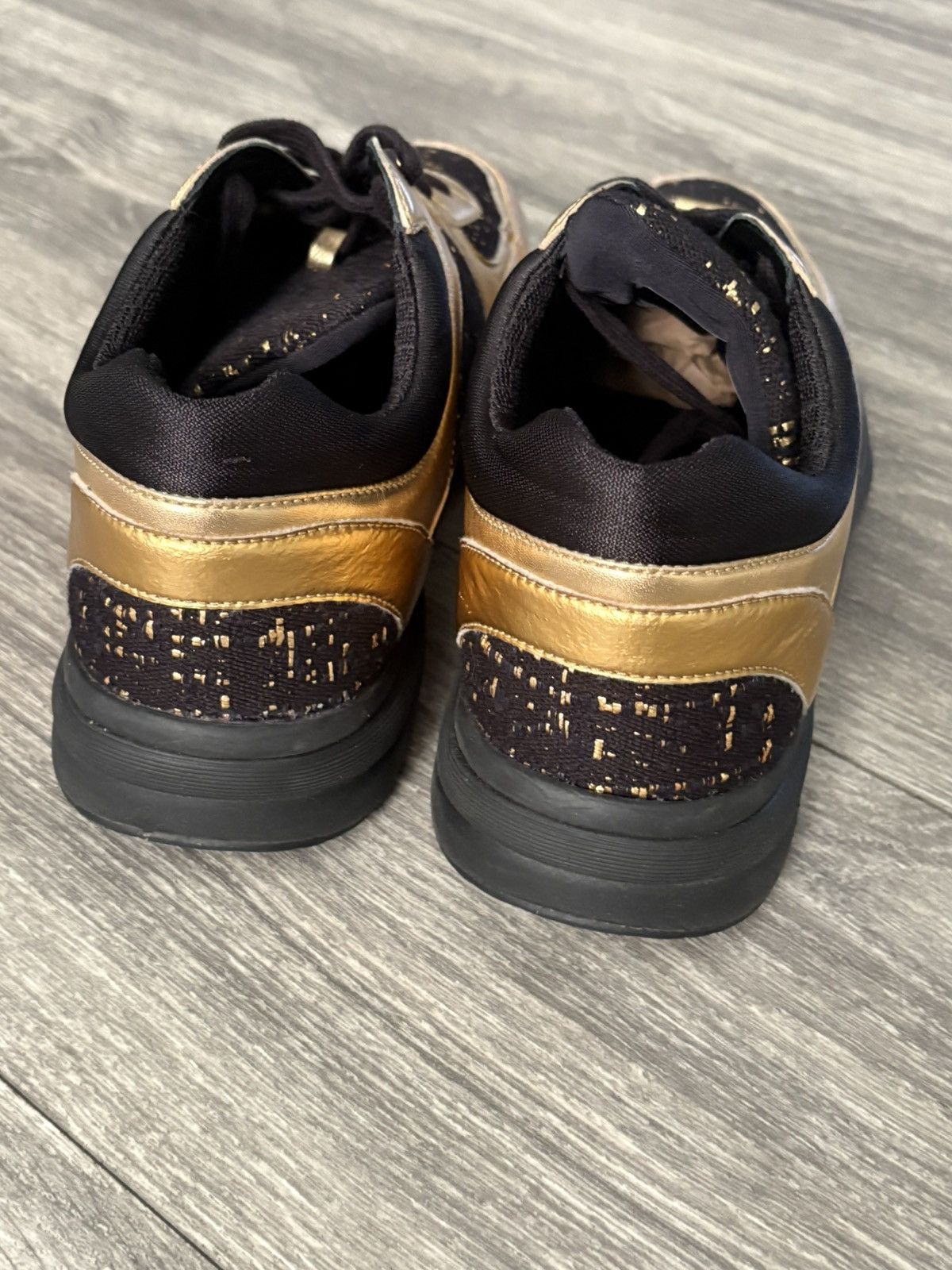 Chanel Chanel gold tweed runner sneakers Size US 9 / EU 42 - 7 Thumbnail