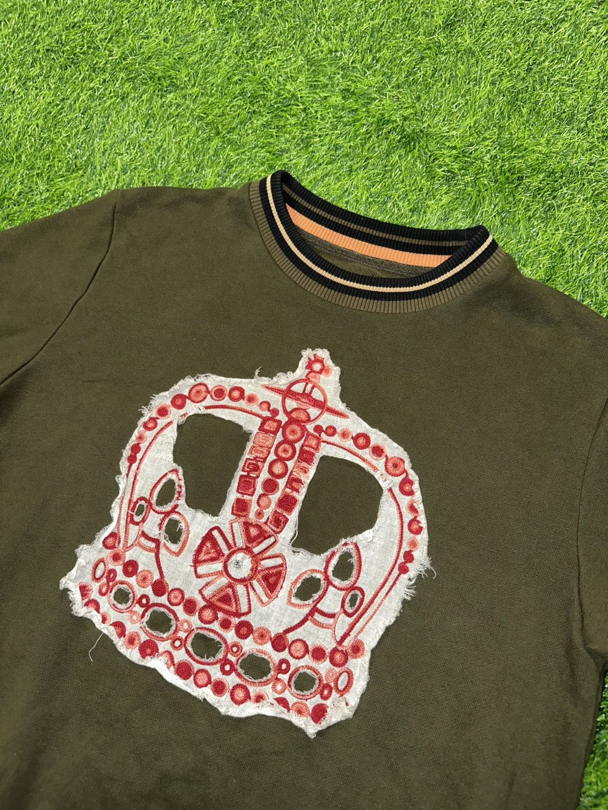 Vivienne Westwood vivienne westwood Crown Sweatshirt Crewneck Size Small Size US S / EU 44-46 / 1 - 2 Thumbnail
